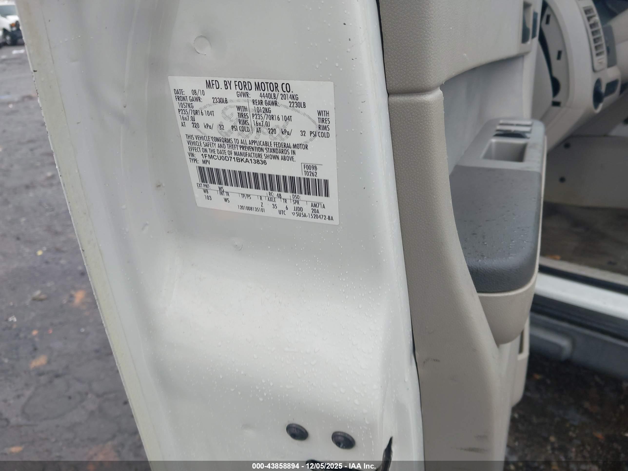 FORD ESCAPE image 9