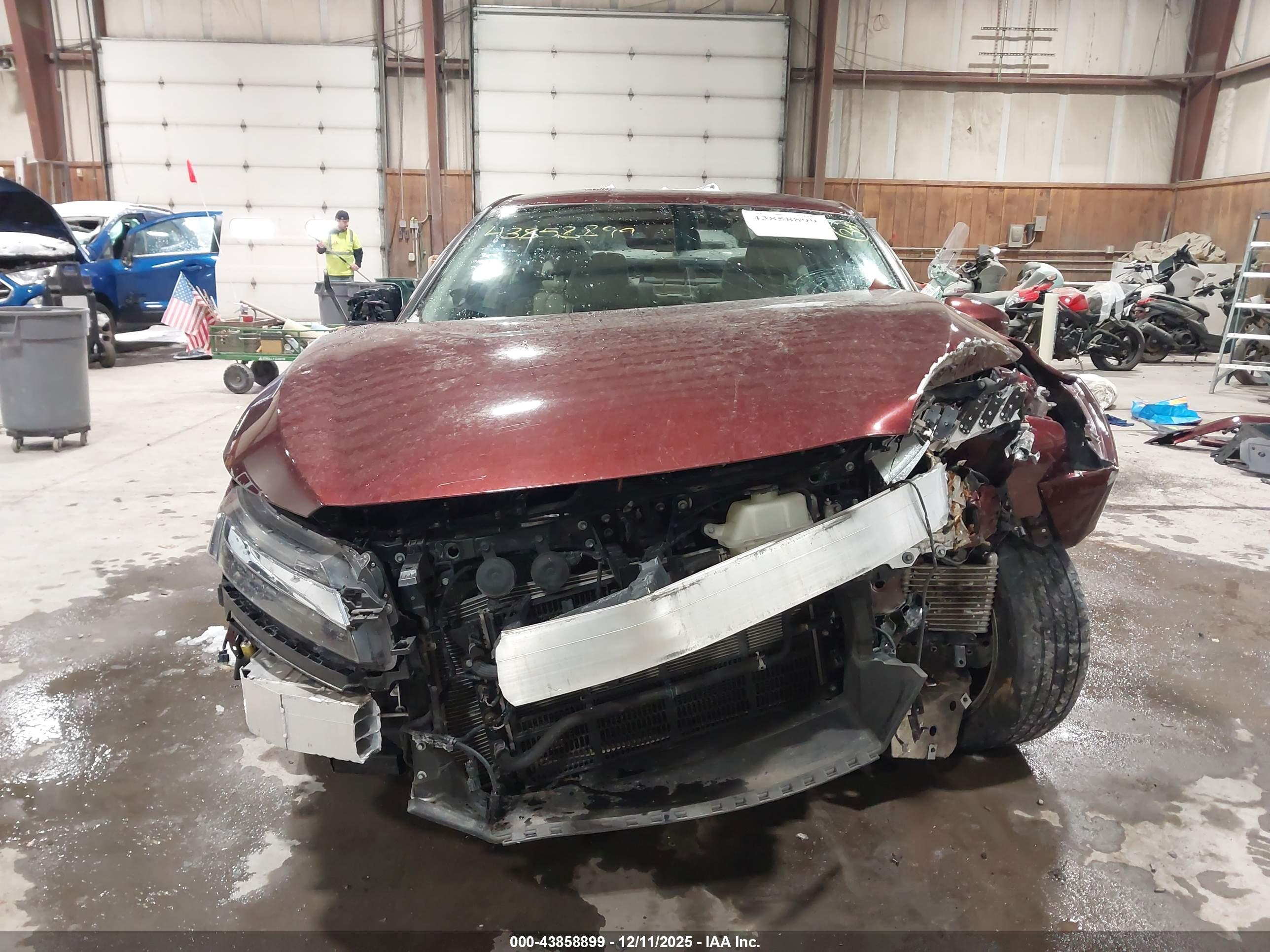 HONDA CLARITY image 6