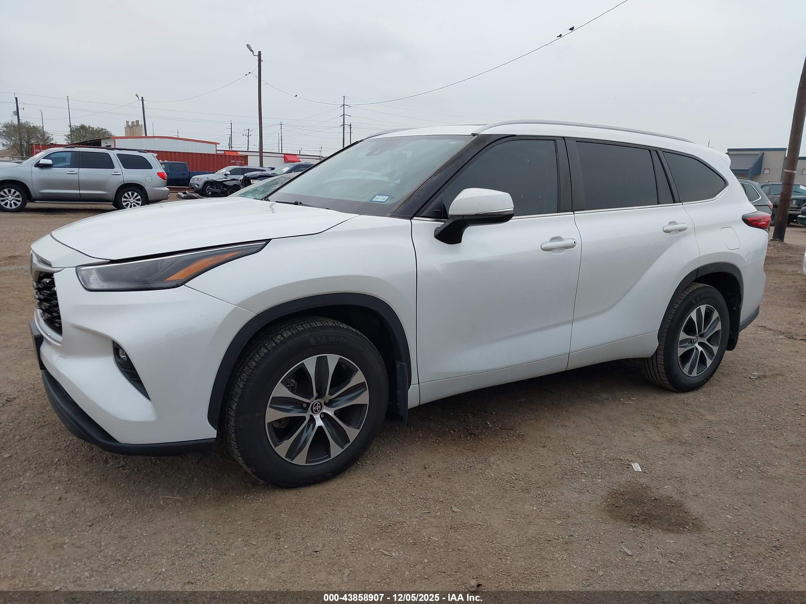 TOYOTA HIGHLANDER image 2