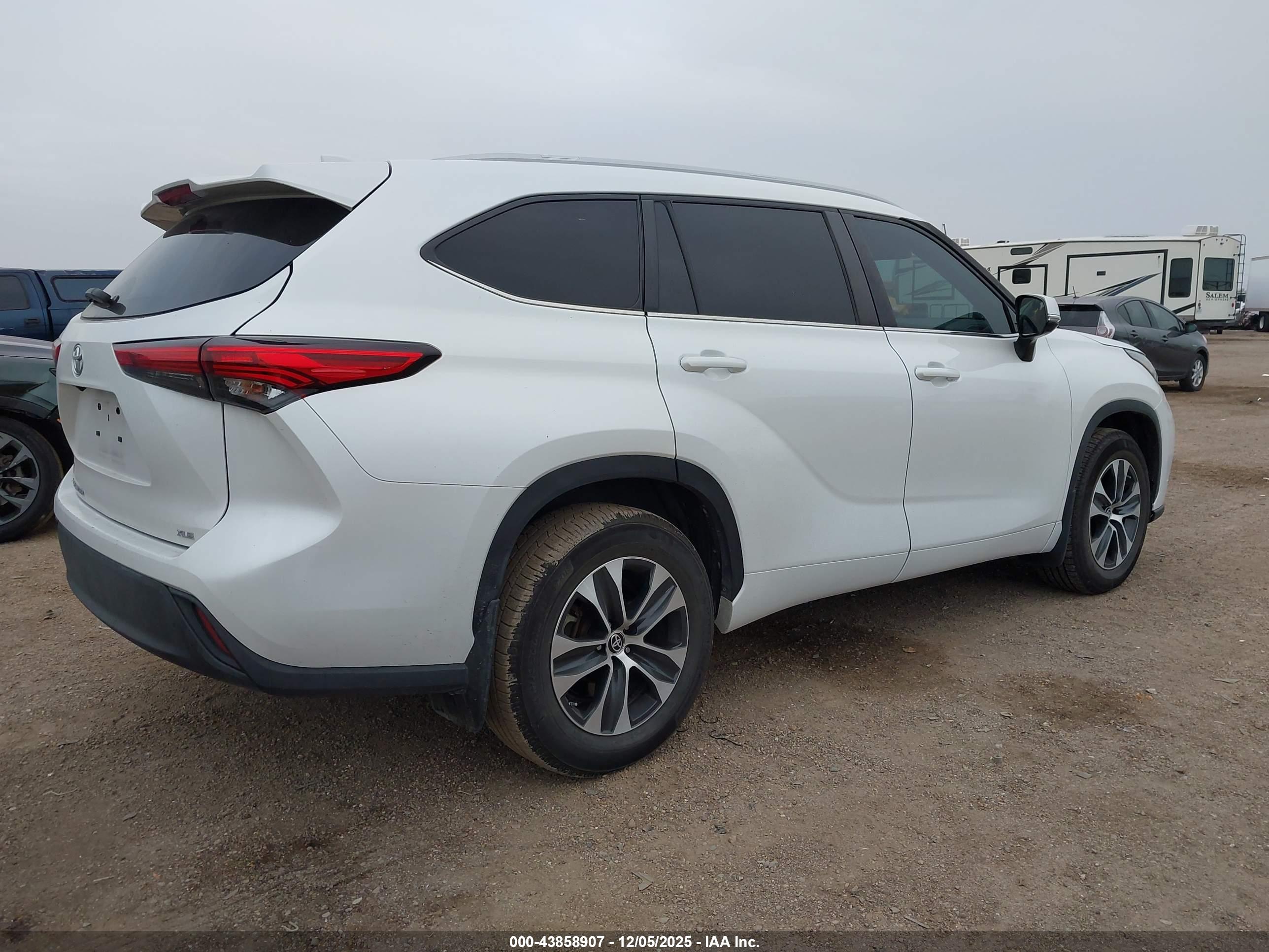 TOYOTA HIGHLANDER image 4