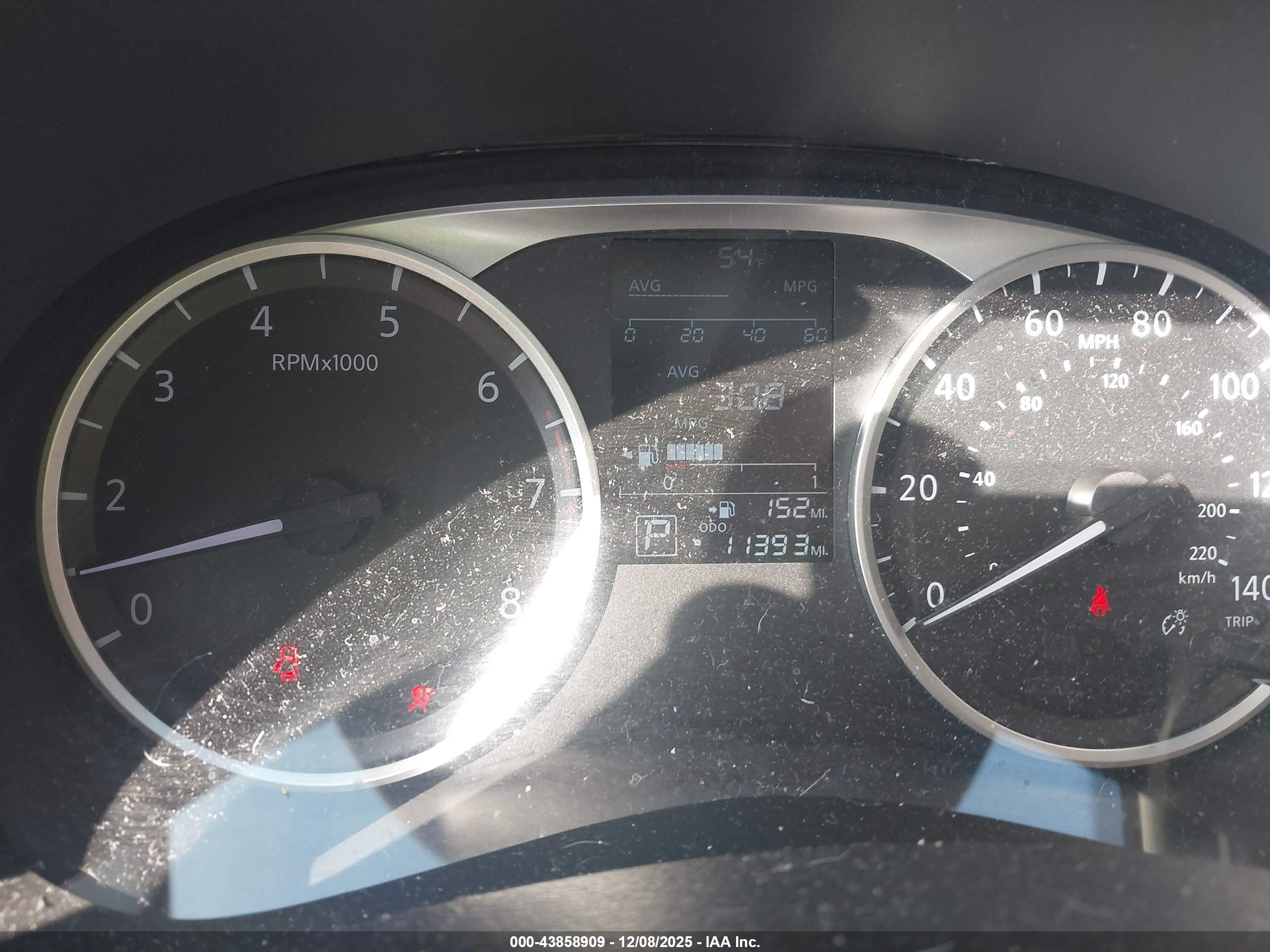 NISSAN VERSA image 7