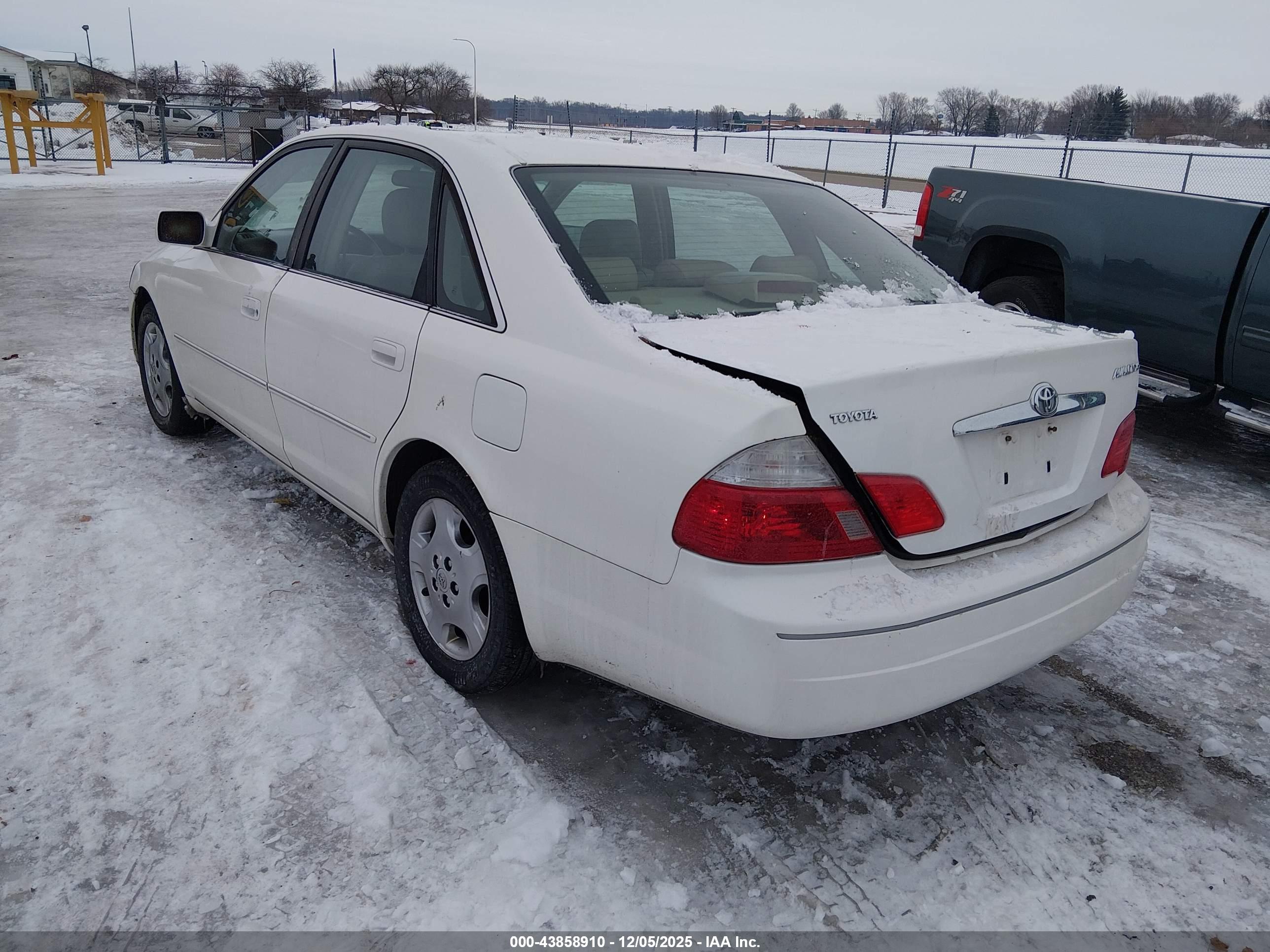TOYOTA AVALON image 3
