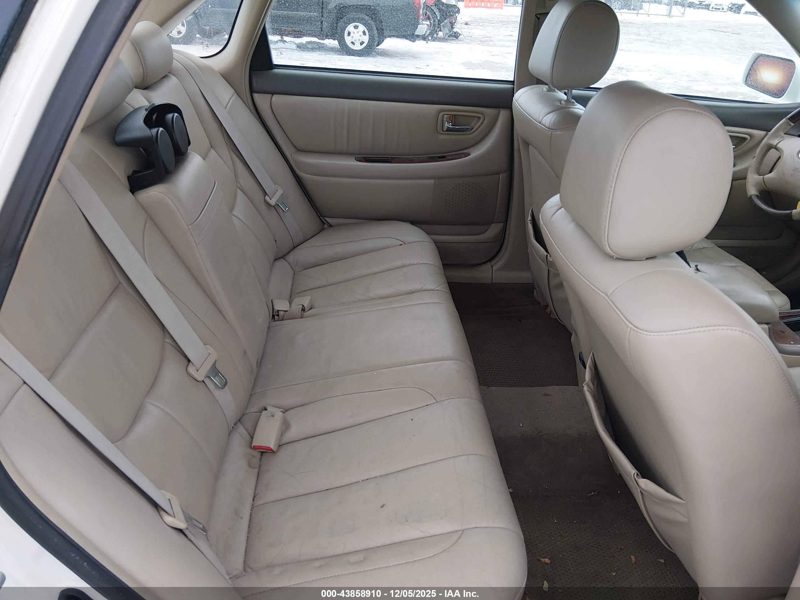 TOYOTA AVALON image 8