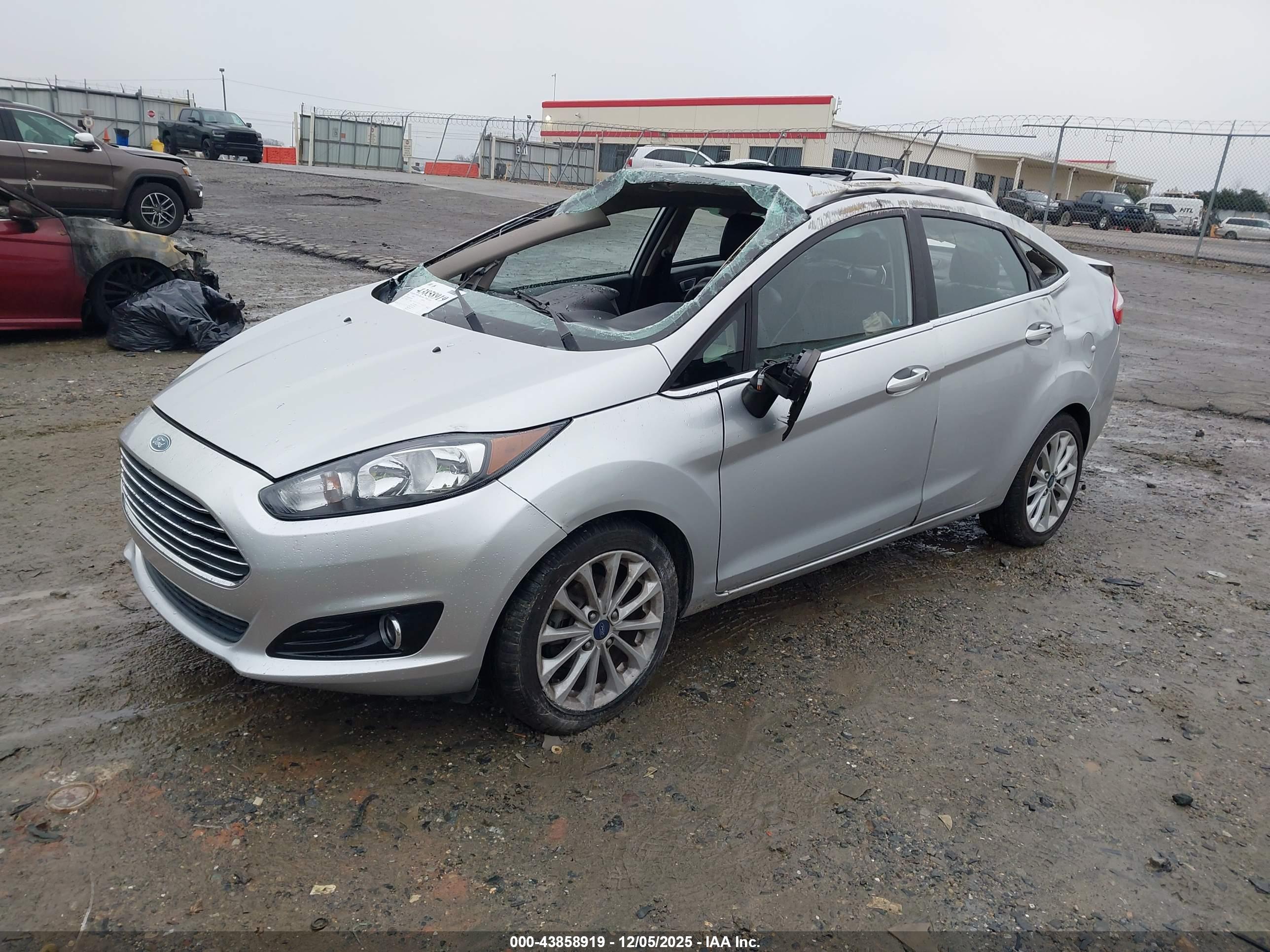 FORD FIESTA image 2
