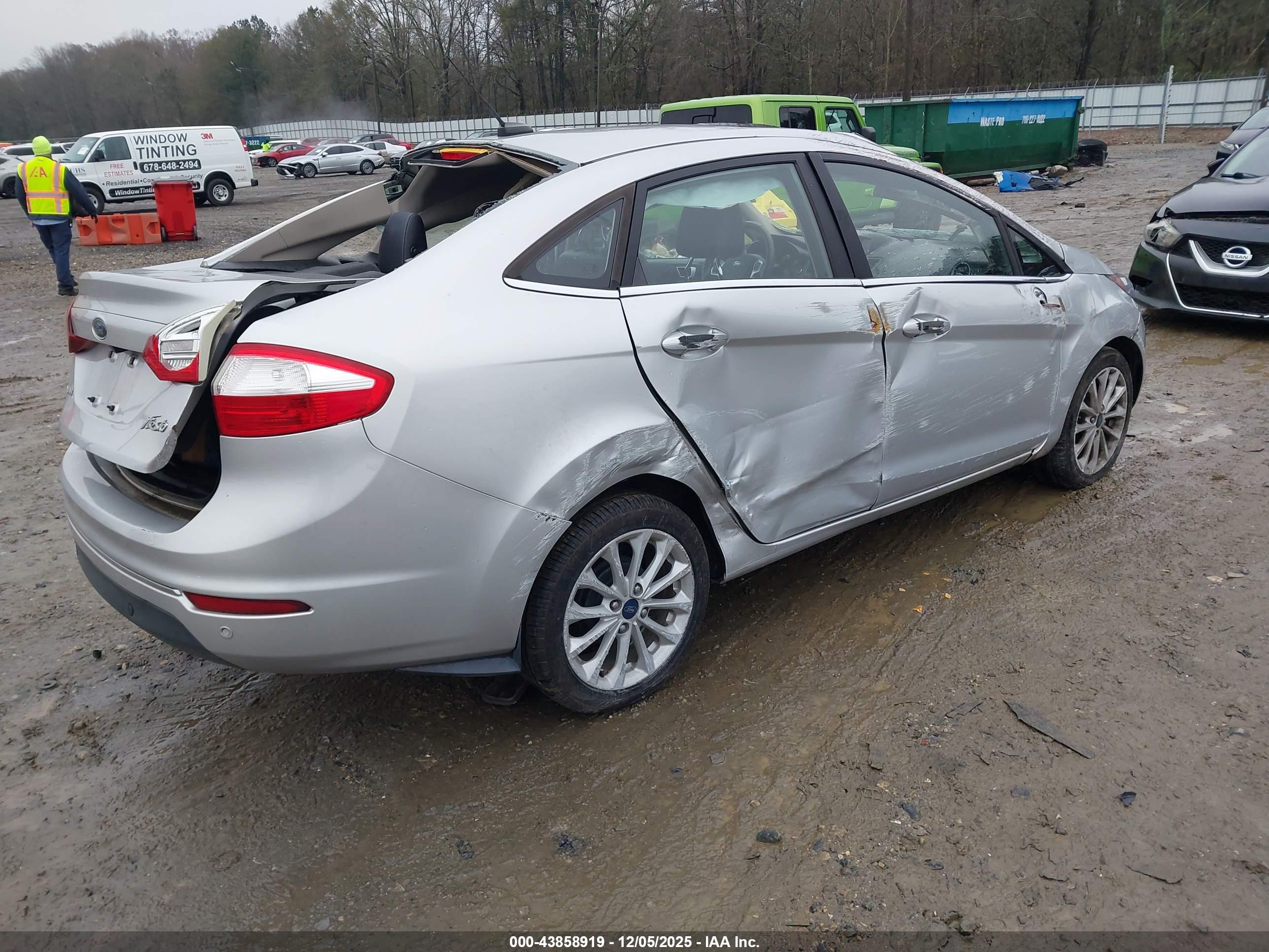 FORD FIESTA image 4