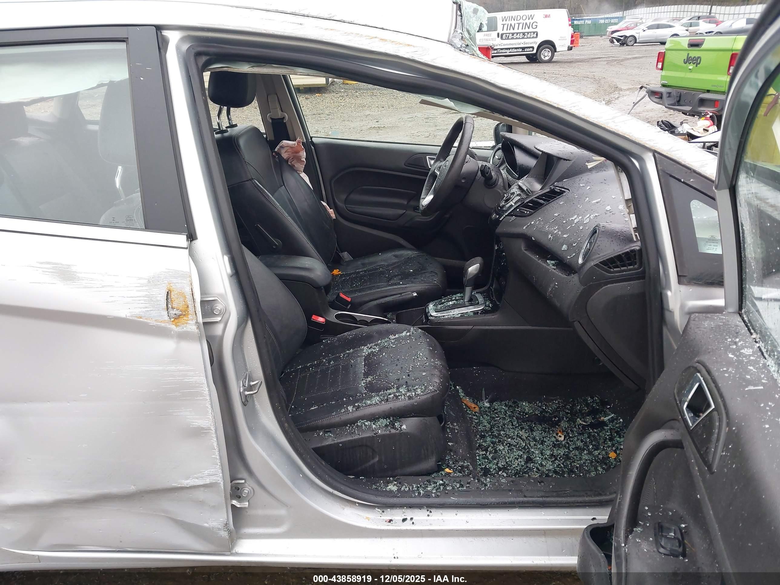 FORD FIESTA image 5