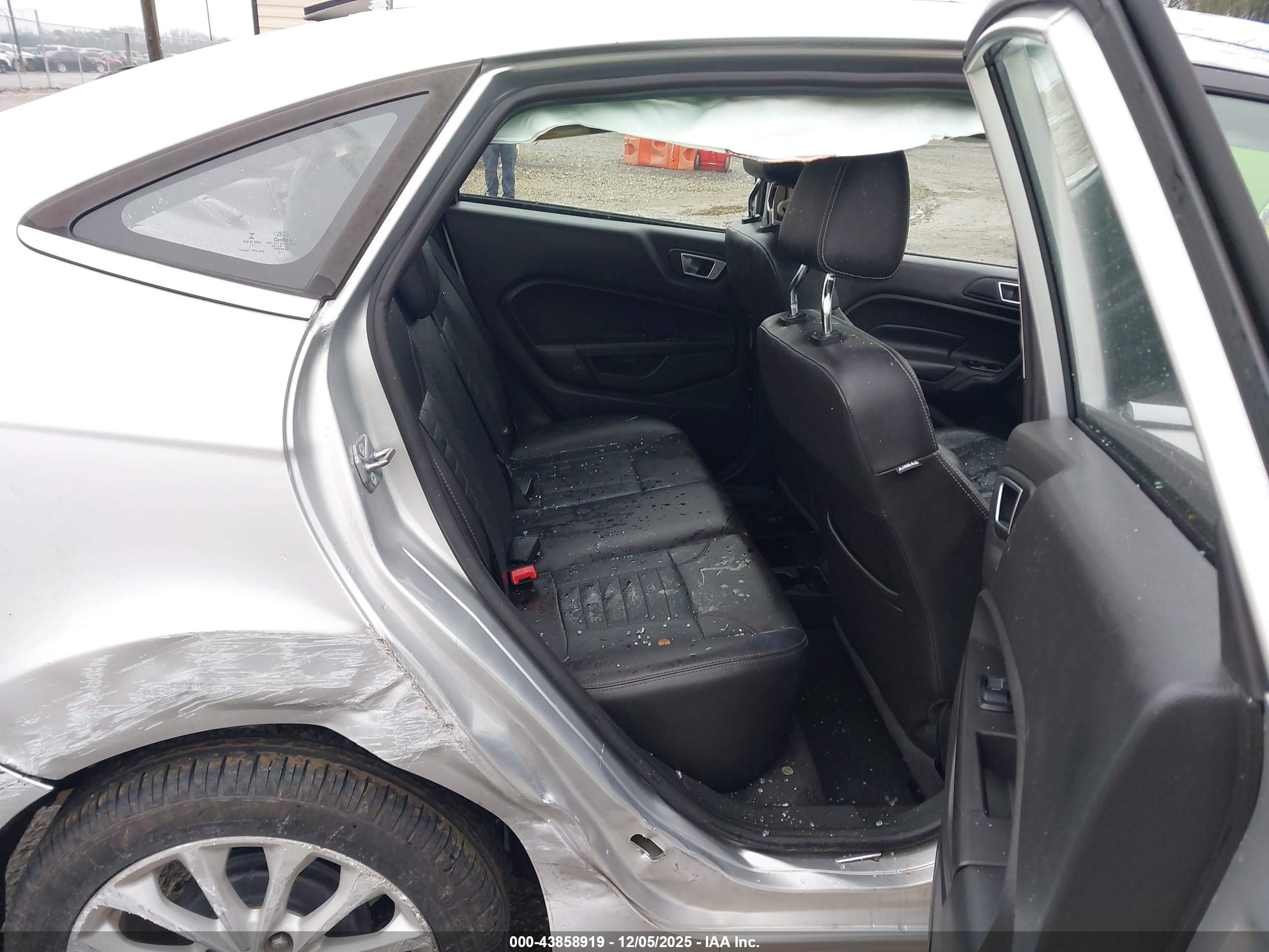 FORD FIESTA image 8