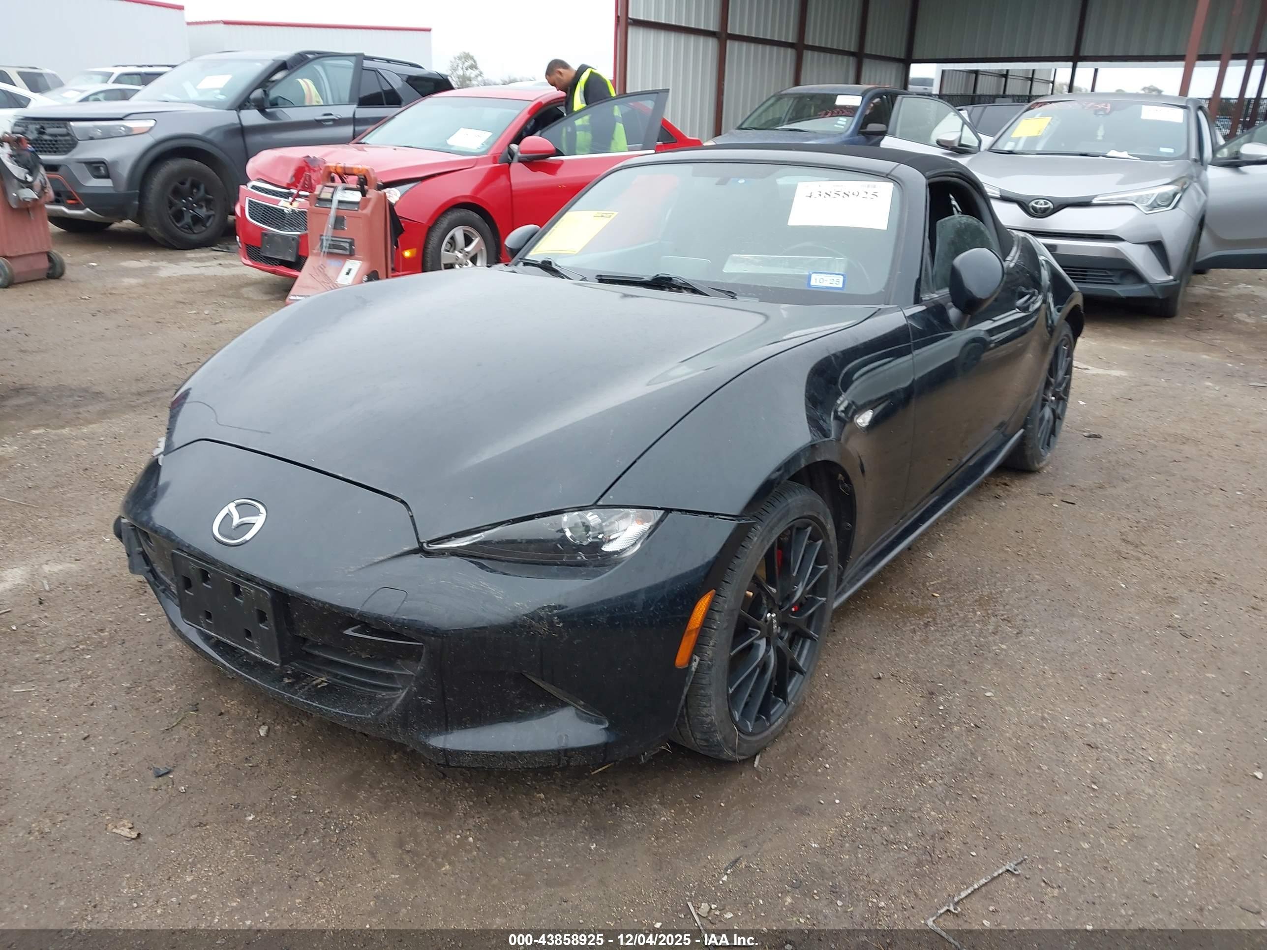 MAZDA MX-5 image 2