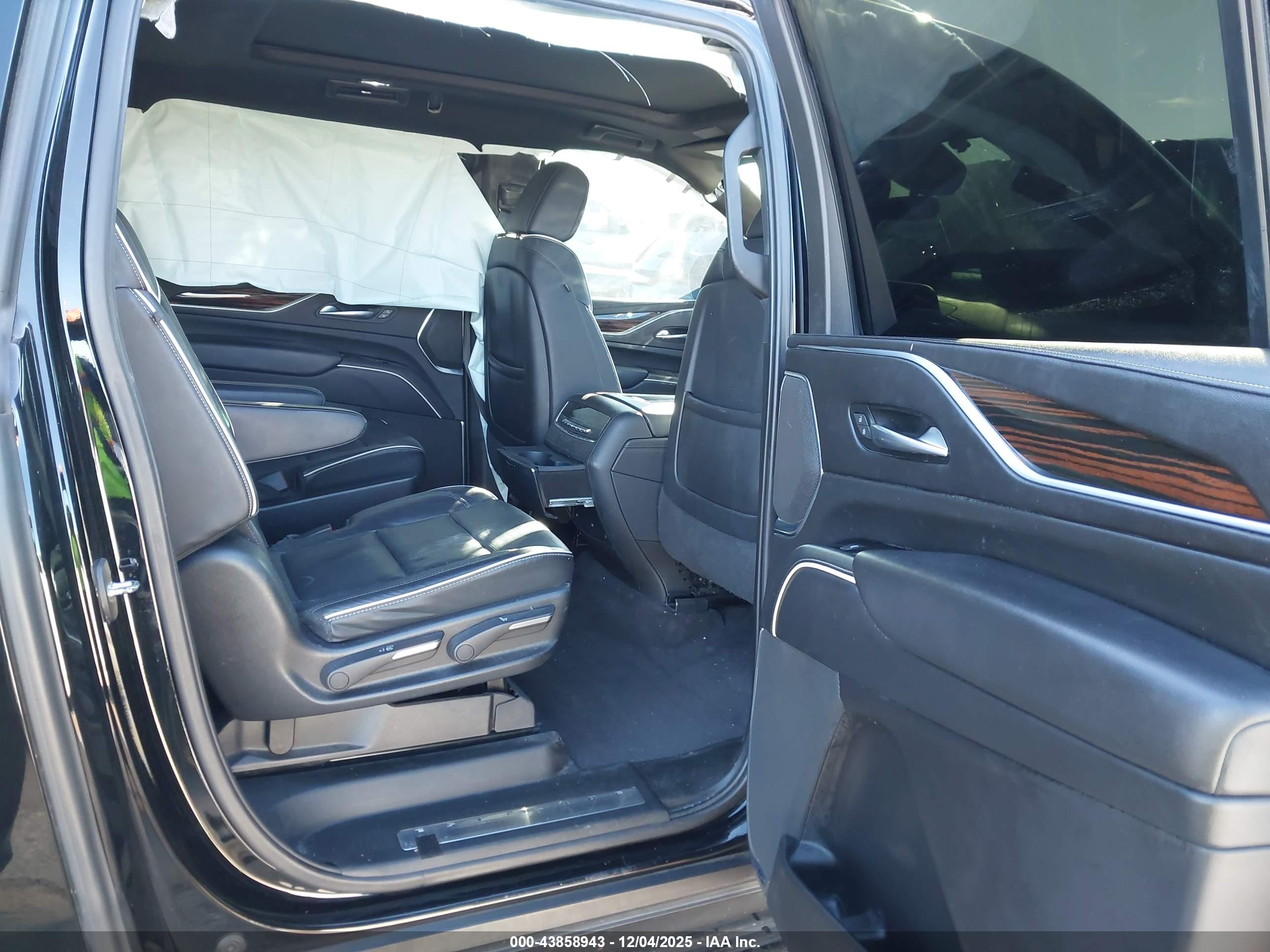 CADILLAC ESCALADE image 8