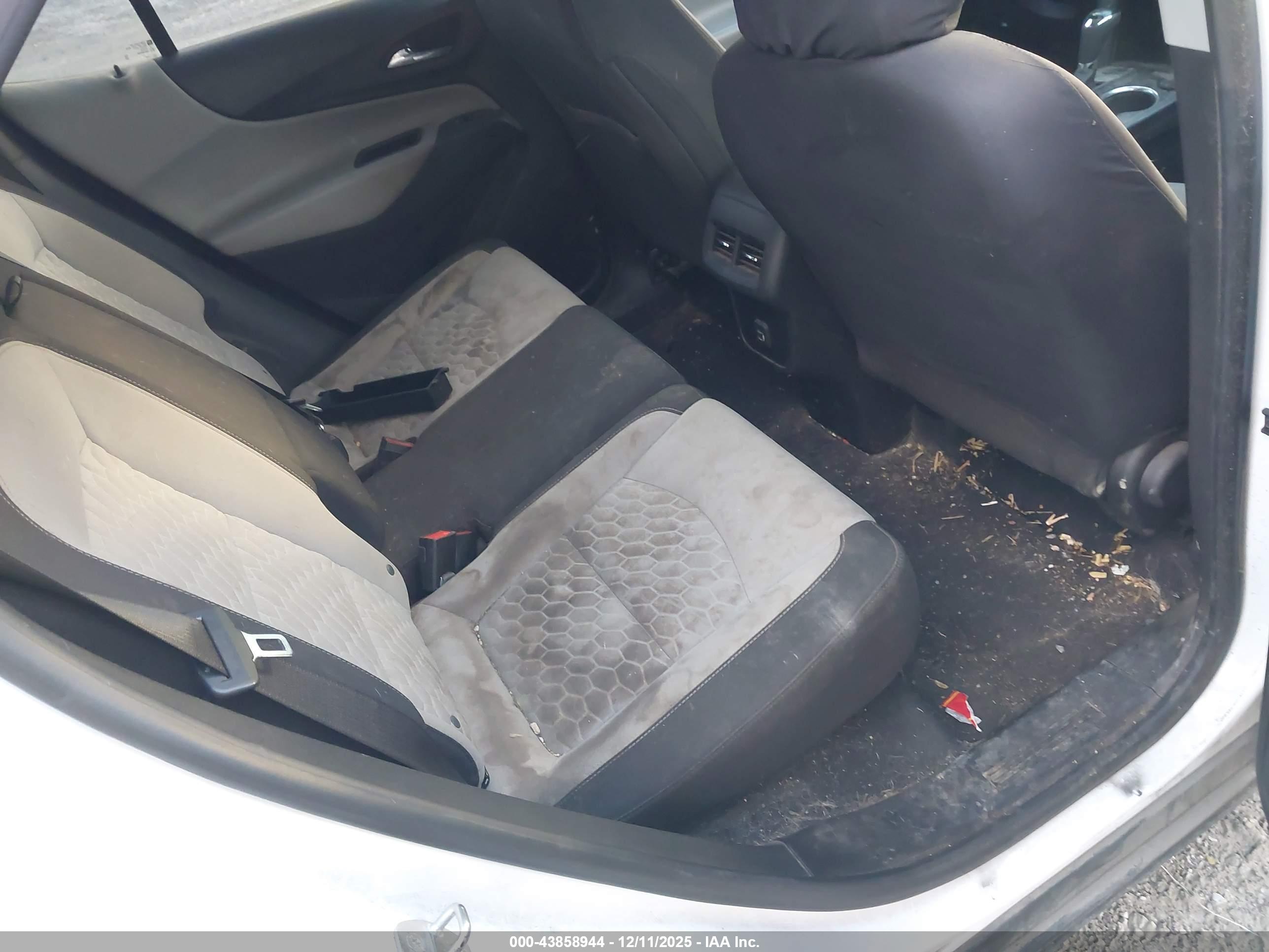 CHEVROLET EQUINOX image 8