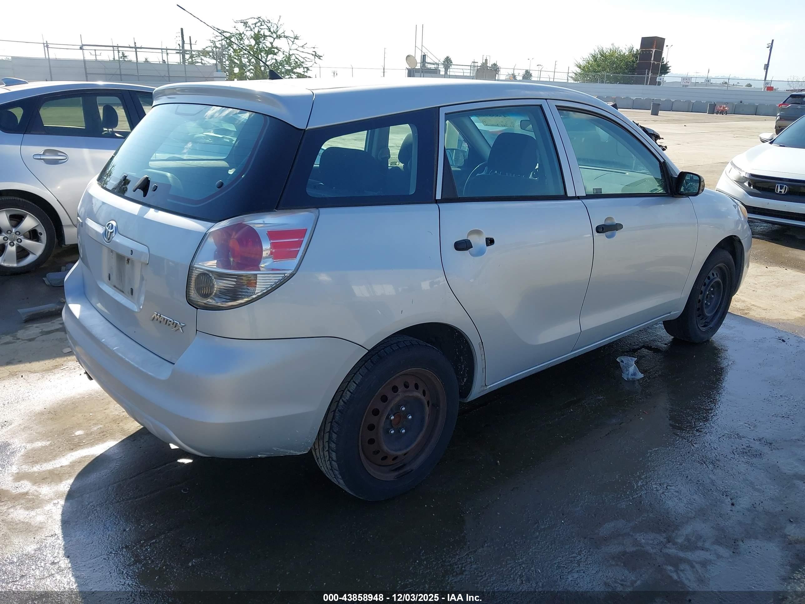 TOYOTA MATRIX image 4