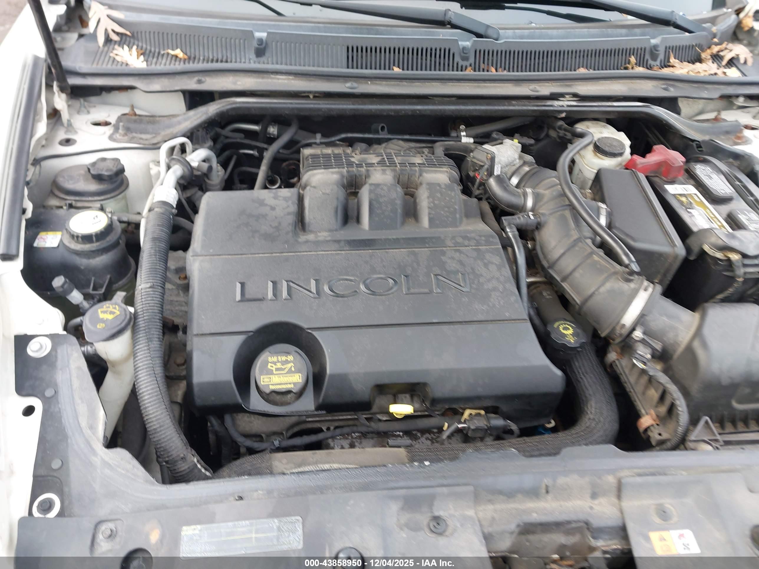 LINCOLN MKS image 10