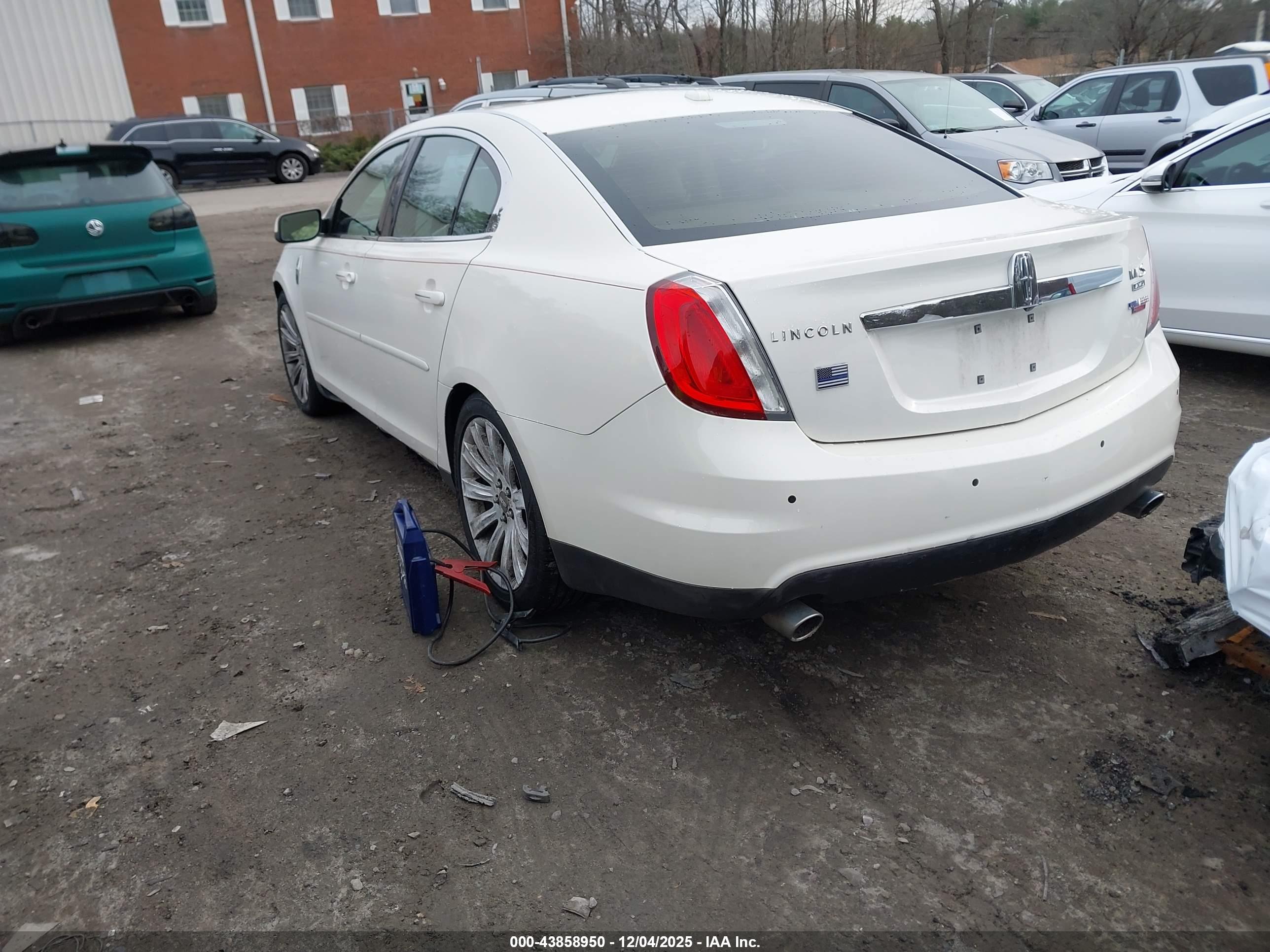 LINCOLN MKS image 3