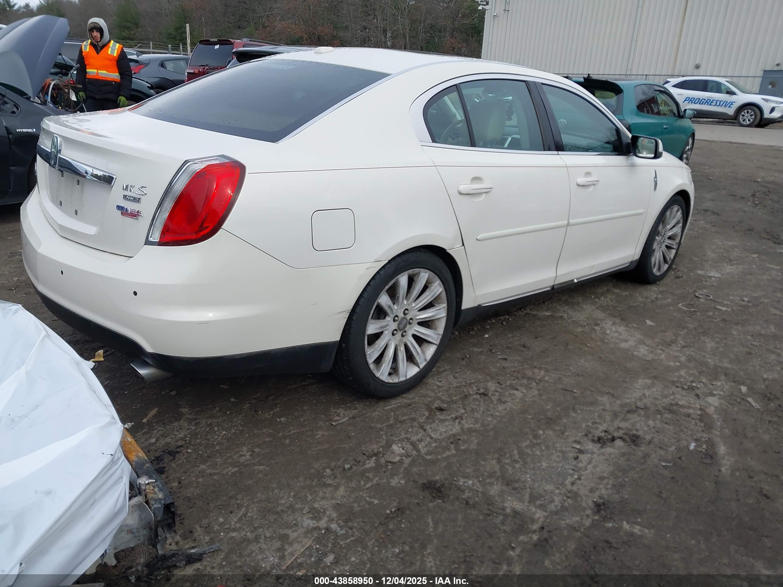 LINCOLN MKS image 4
