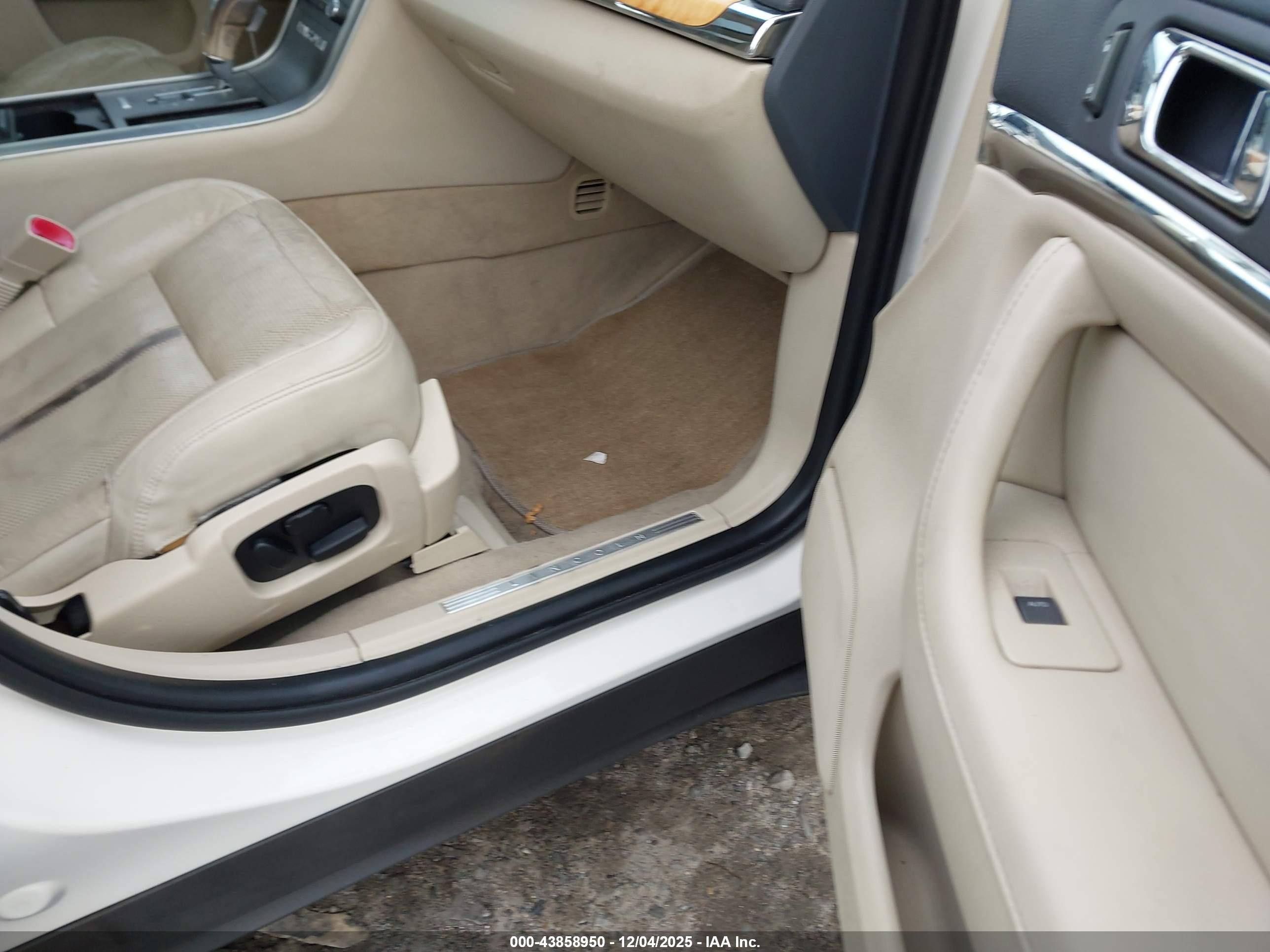 LINCOLN MKS image 5