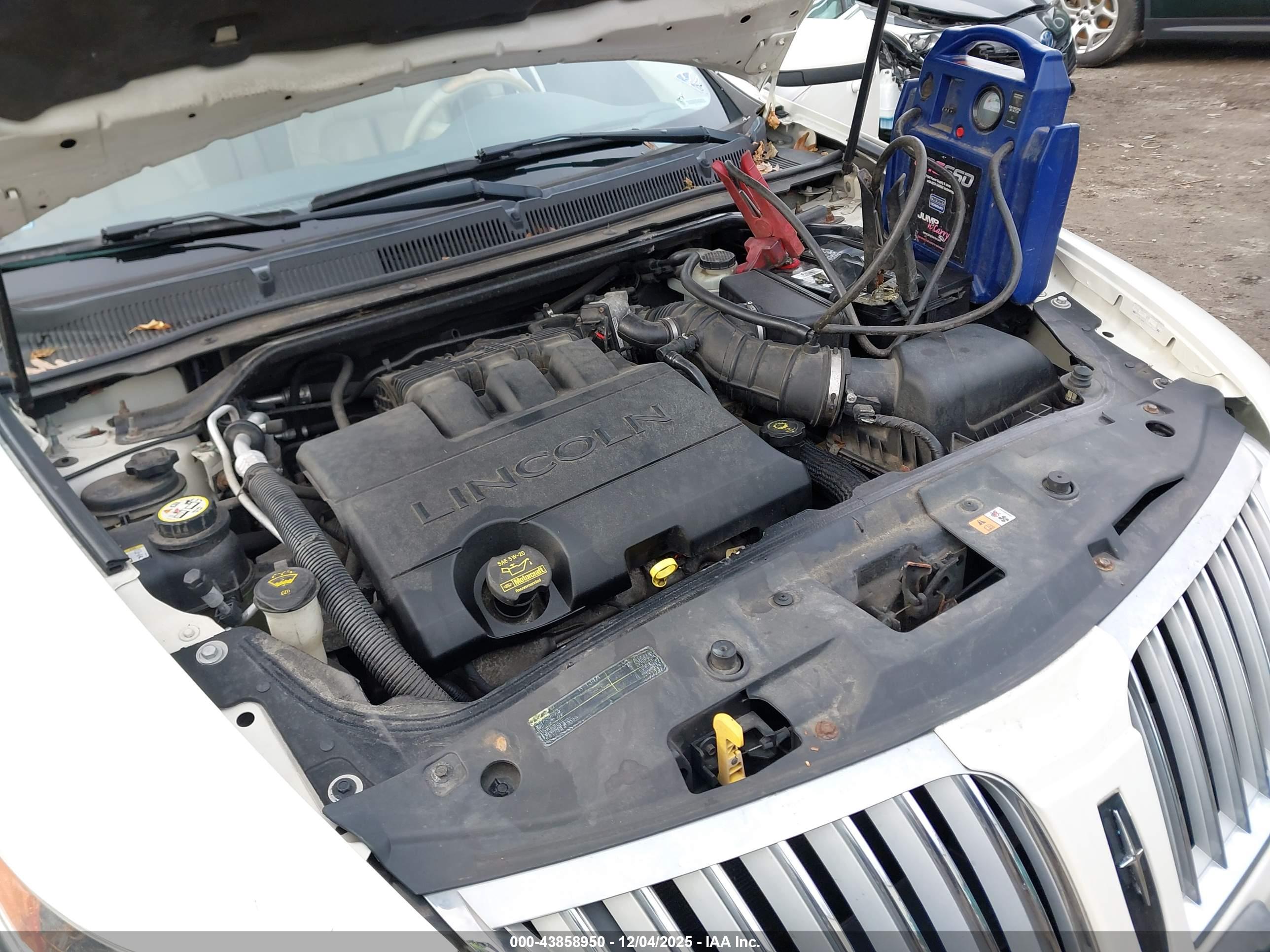 LINCOLN MKS image 6