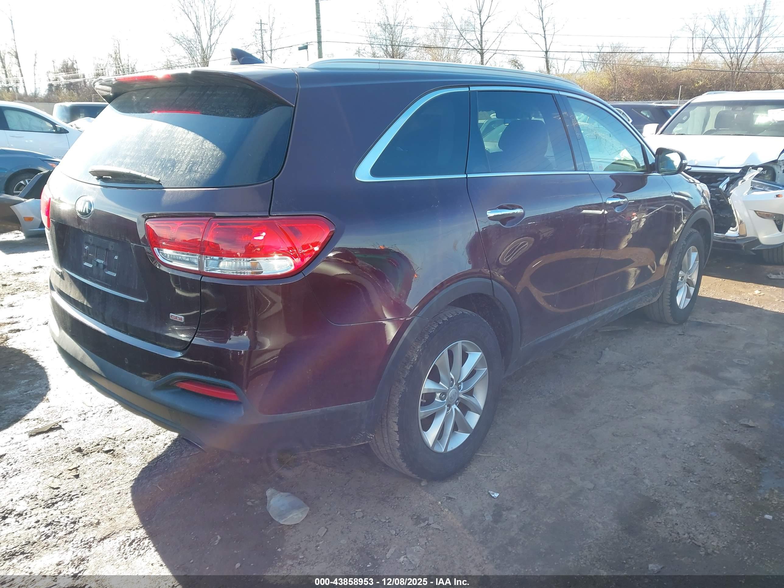 KIA SORENTO image 4