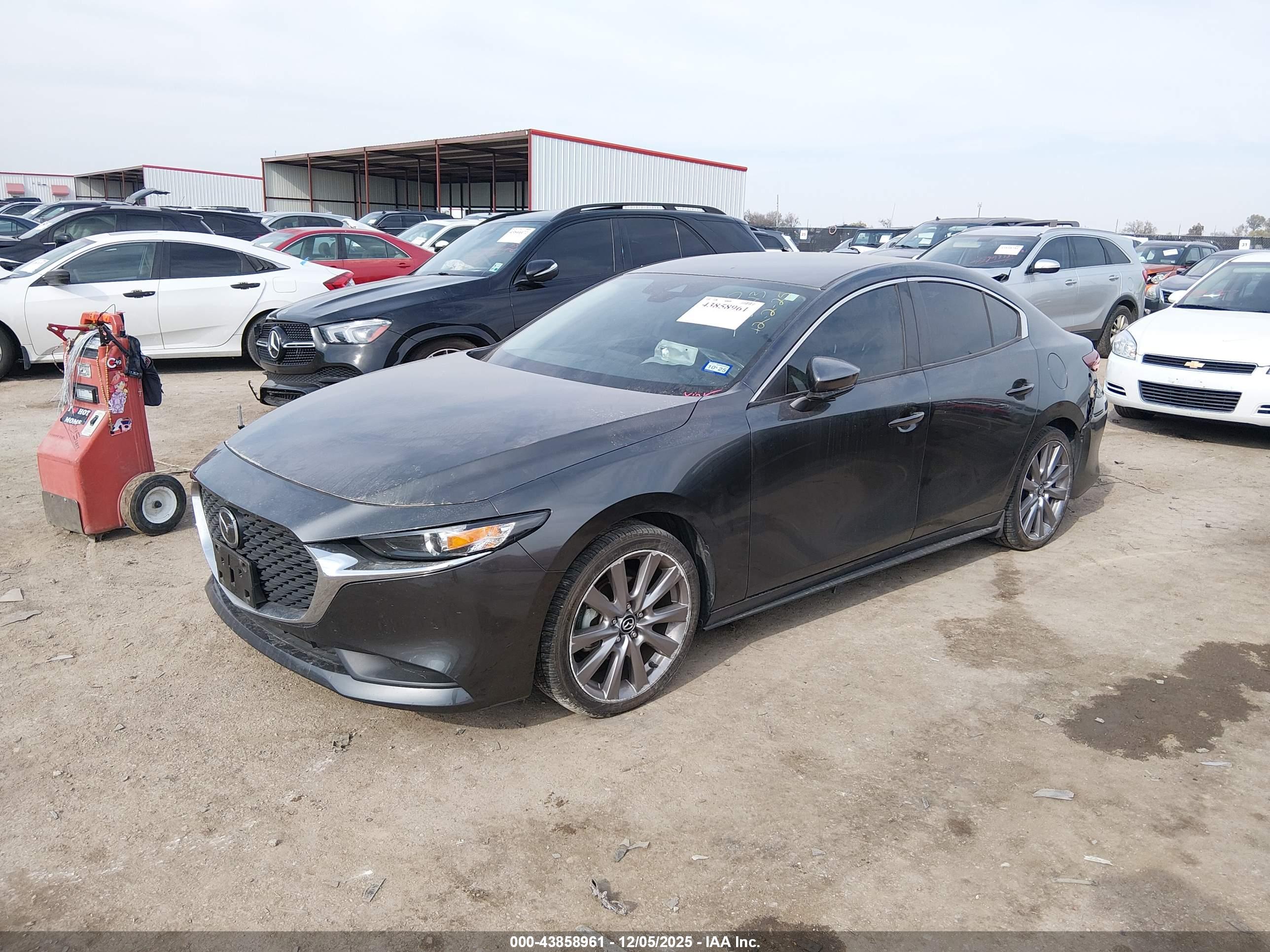 MAZDA MAZDA3 image 2