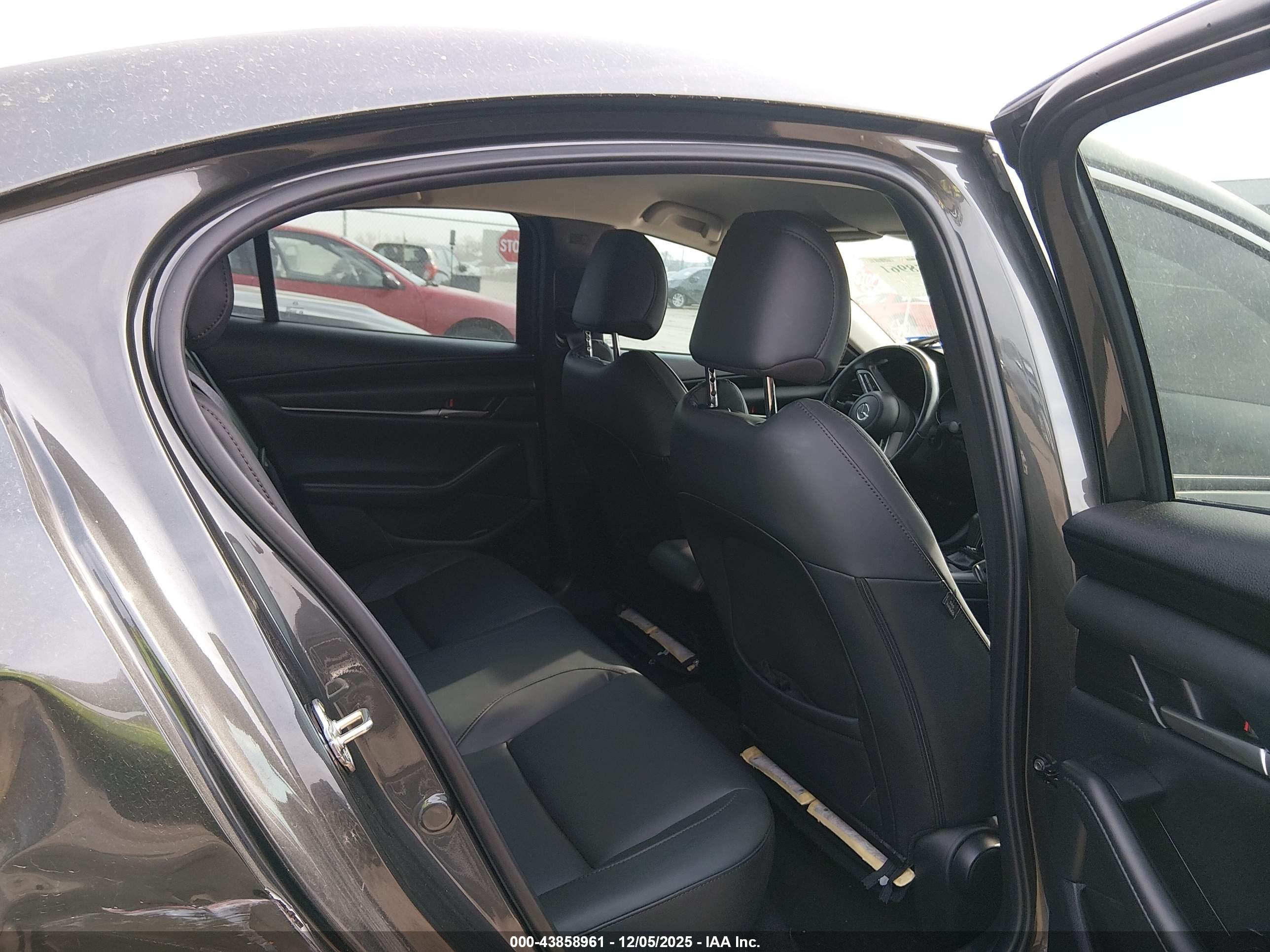 MAZDA MAZDA3 image 8