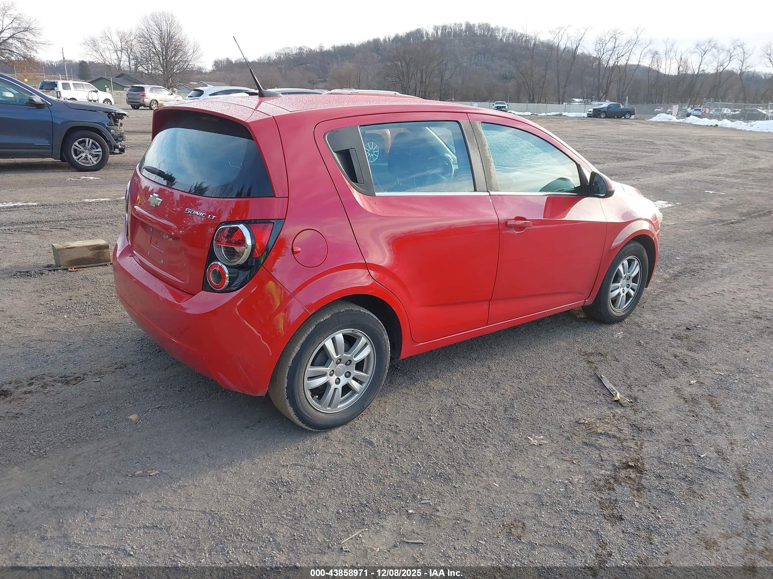 CHEVROLET SONIC image 4