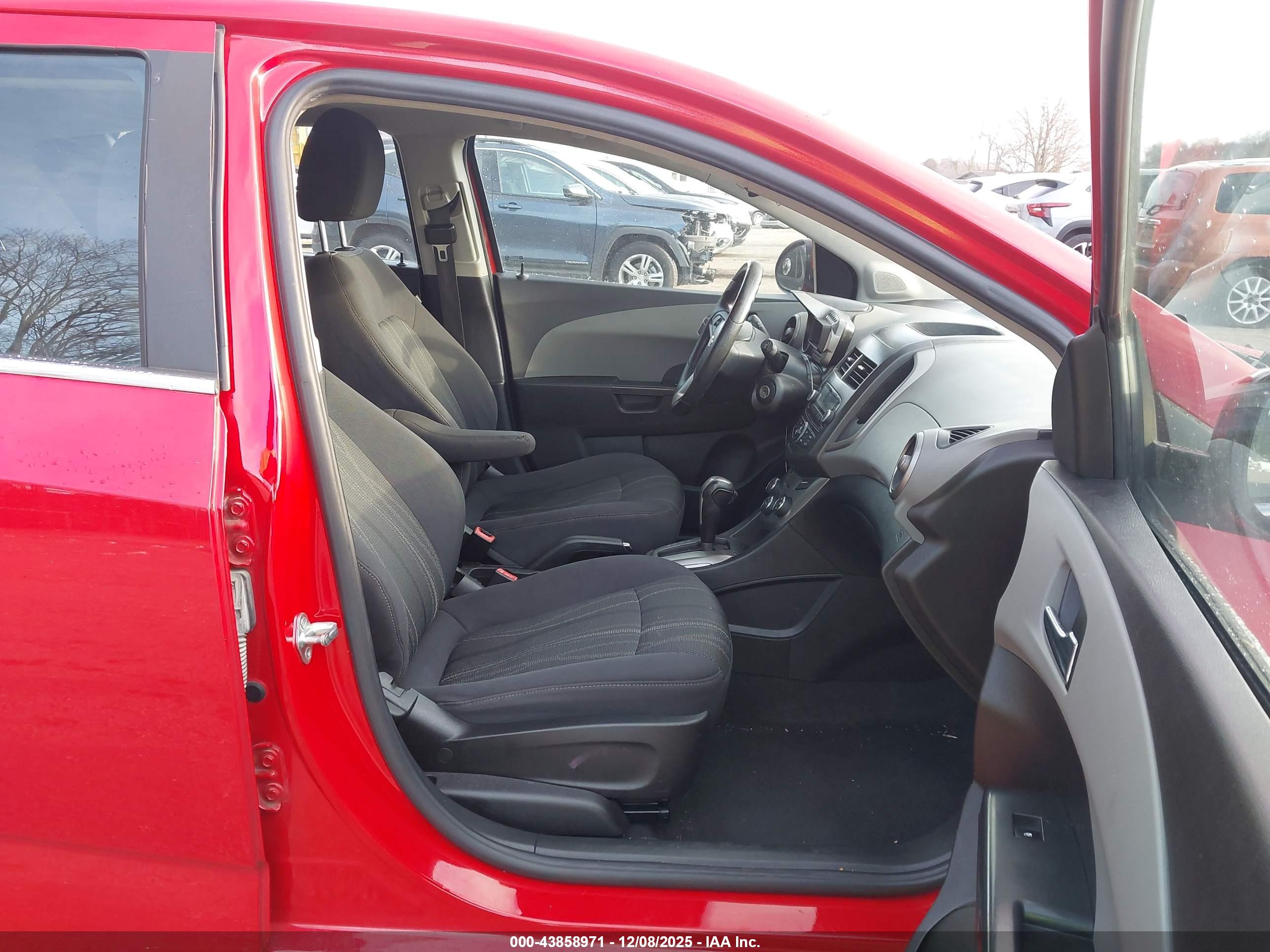 CHEVROLET SONIC image 5
