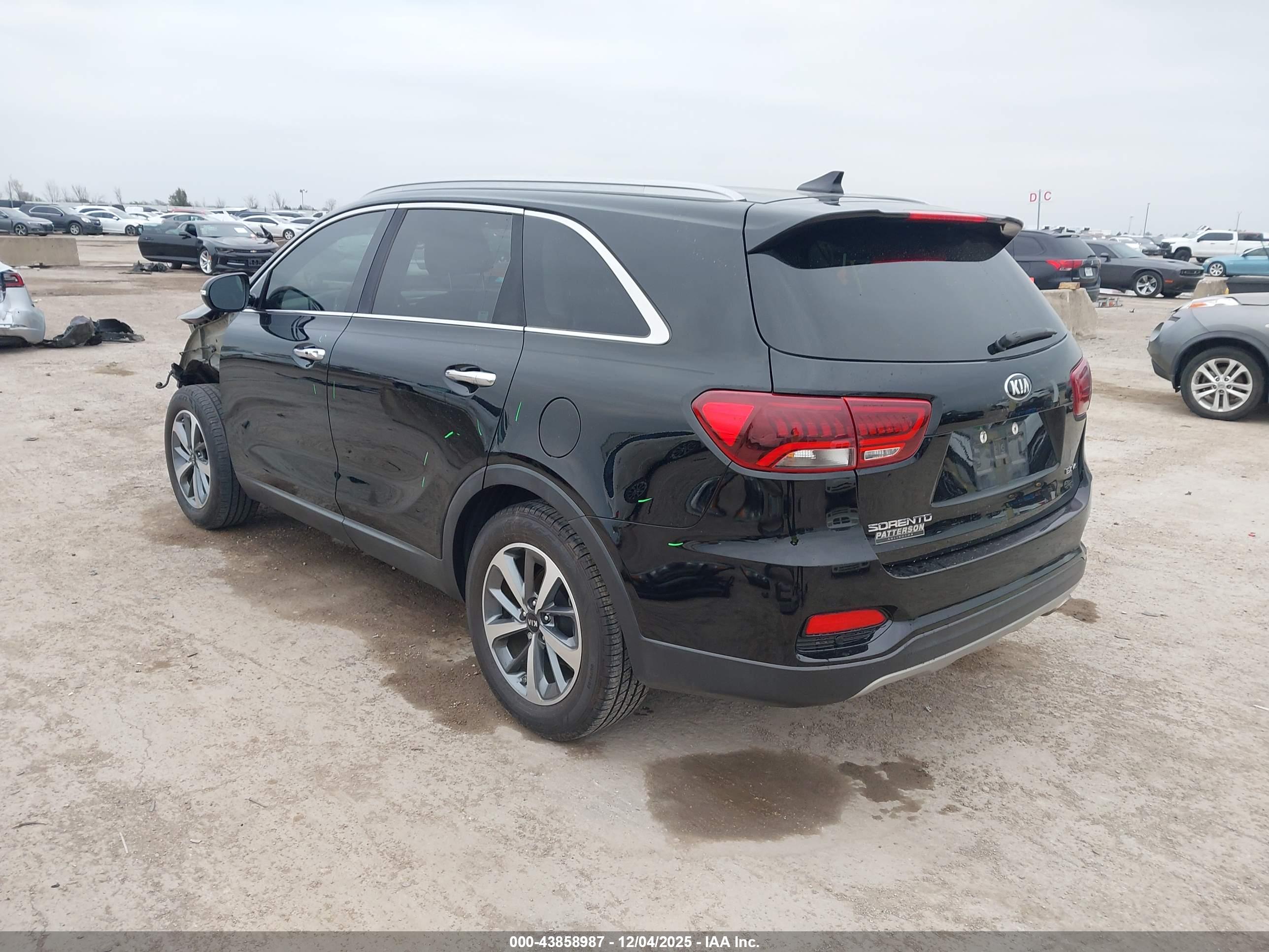 KIA SORENTO image 3