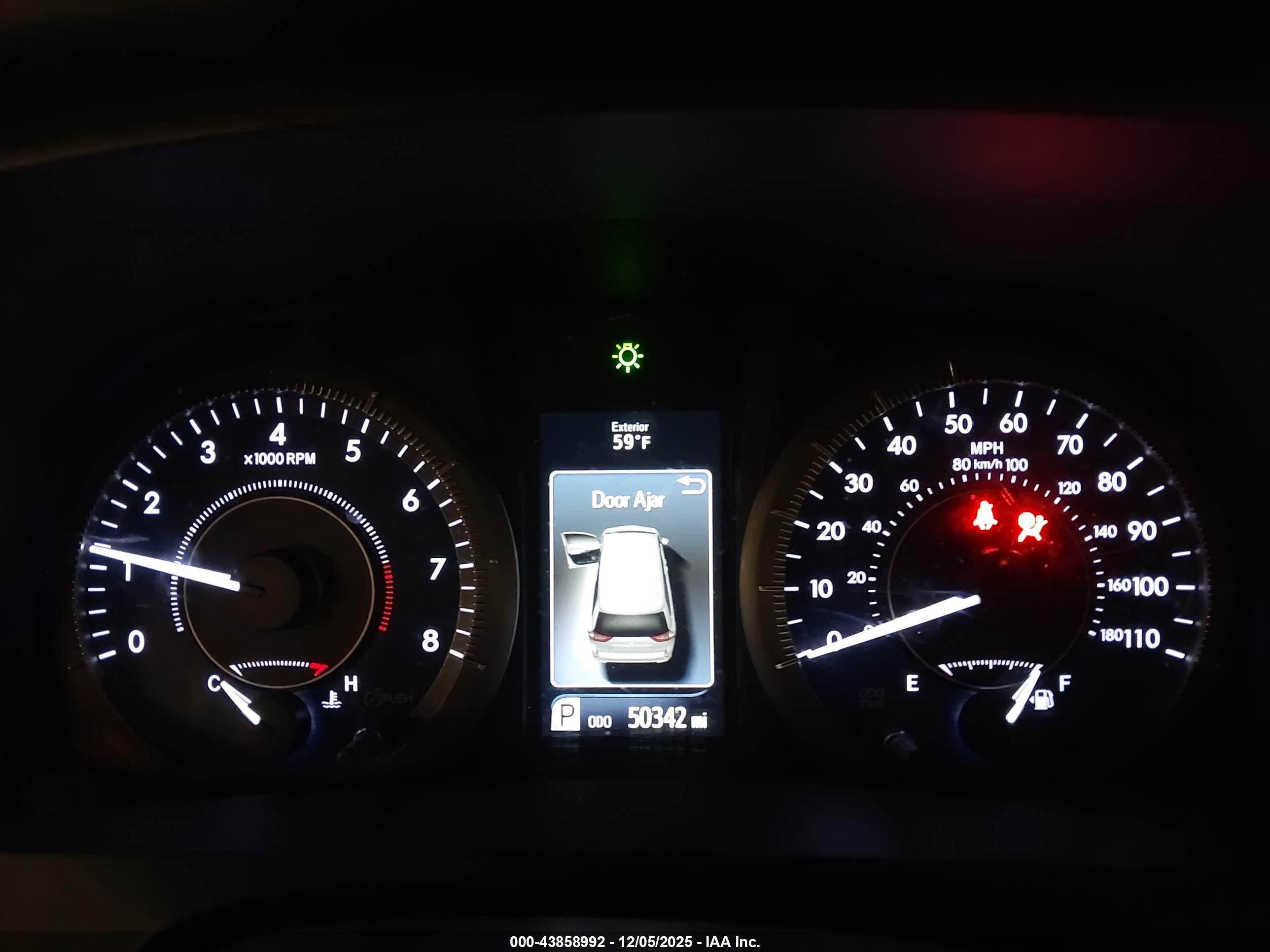 TOYOTA SIENNA image 7