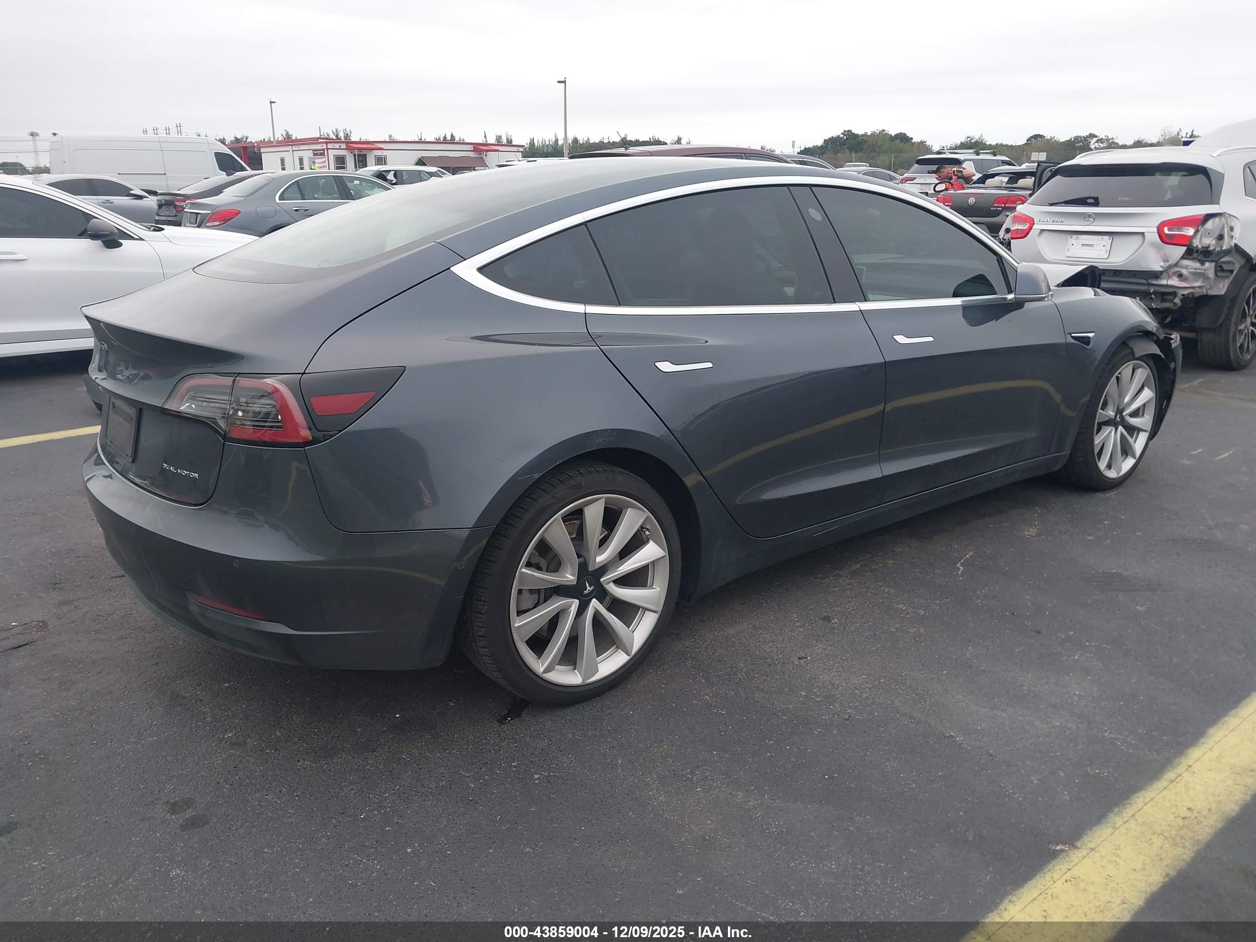 TESLA MODEL image 4