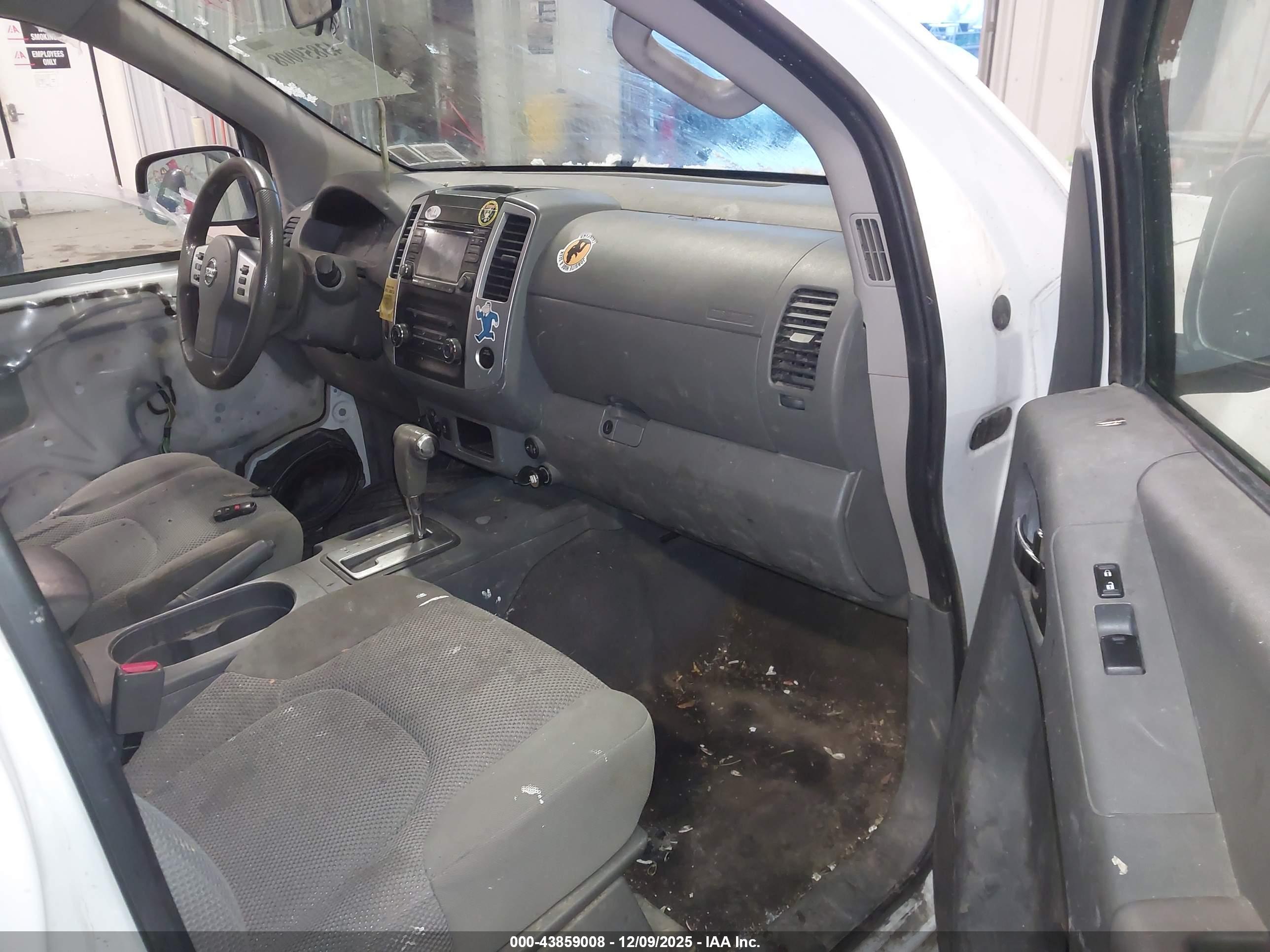 NISSAN FRONTIER image 5