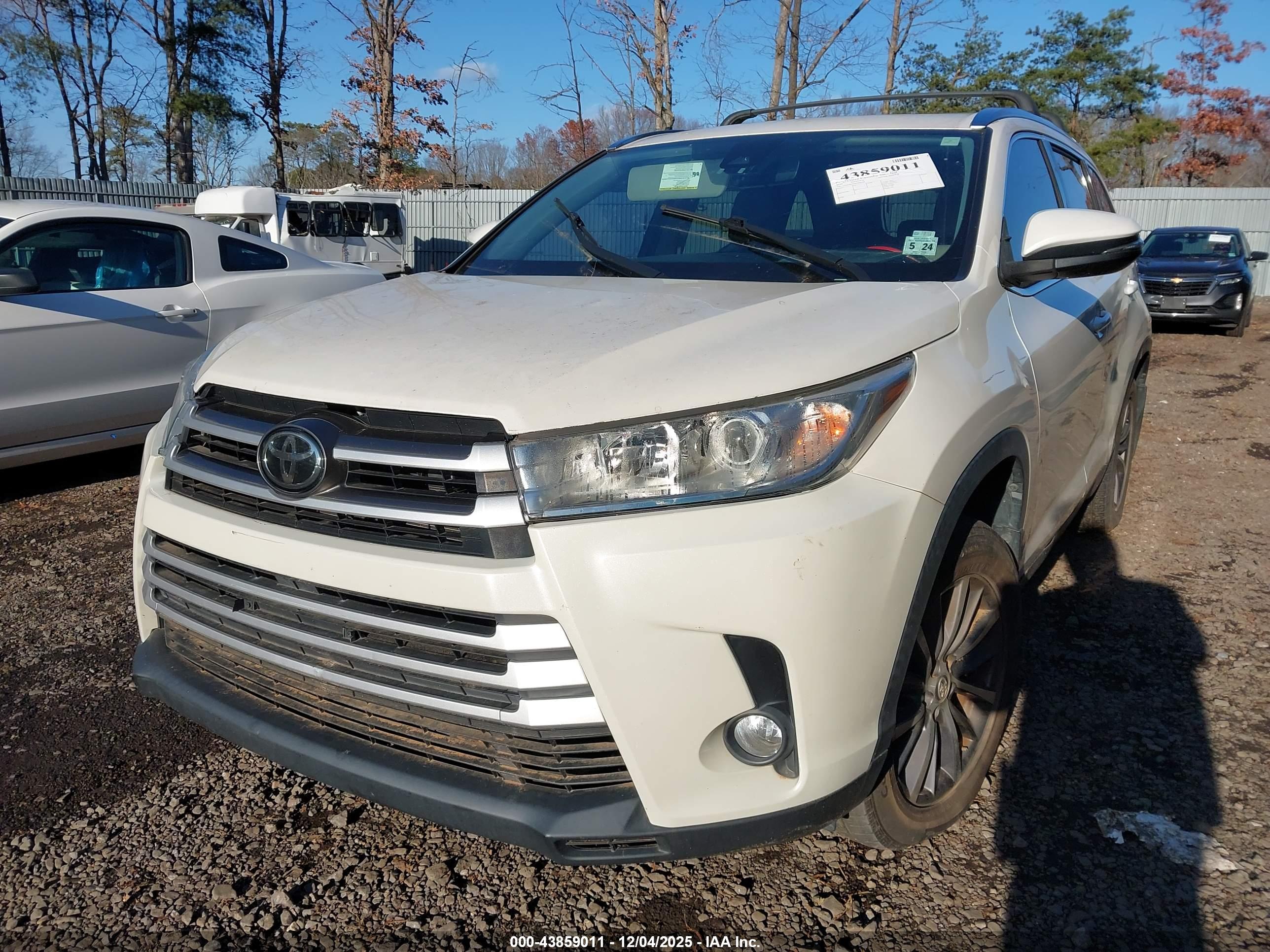 TOYOTA HIGHLANDER image 2