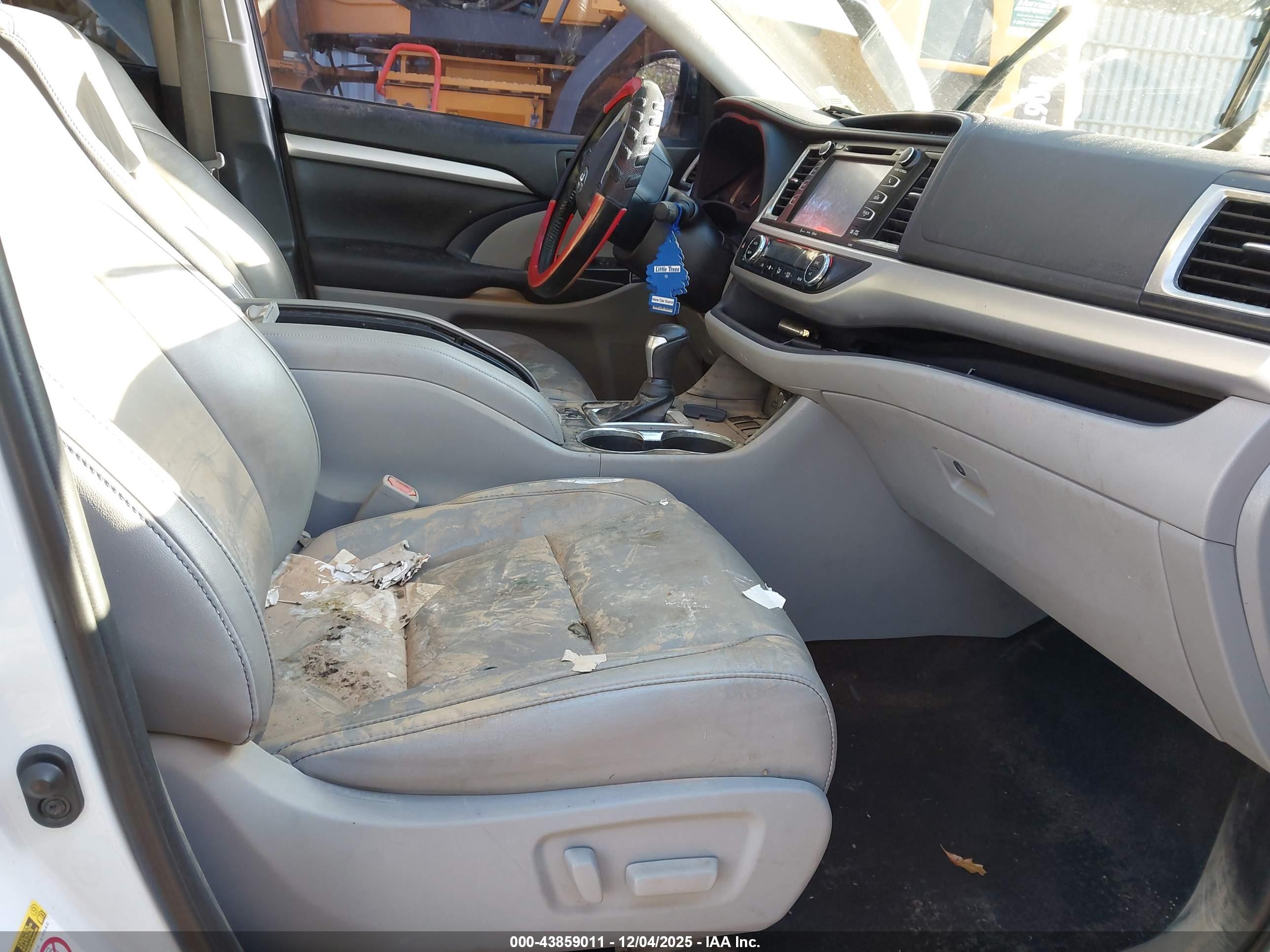 TOYOTA HIGHLANDER image 5