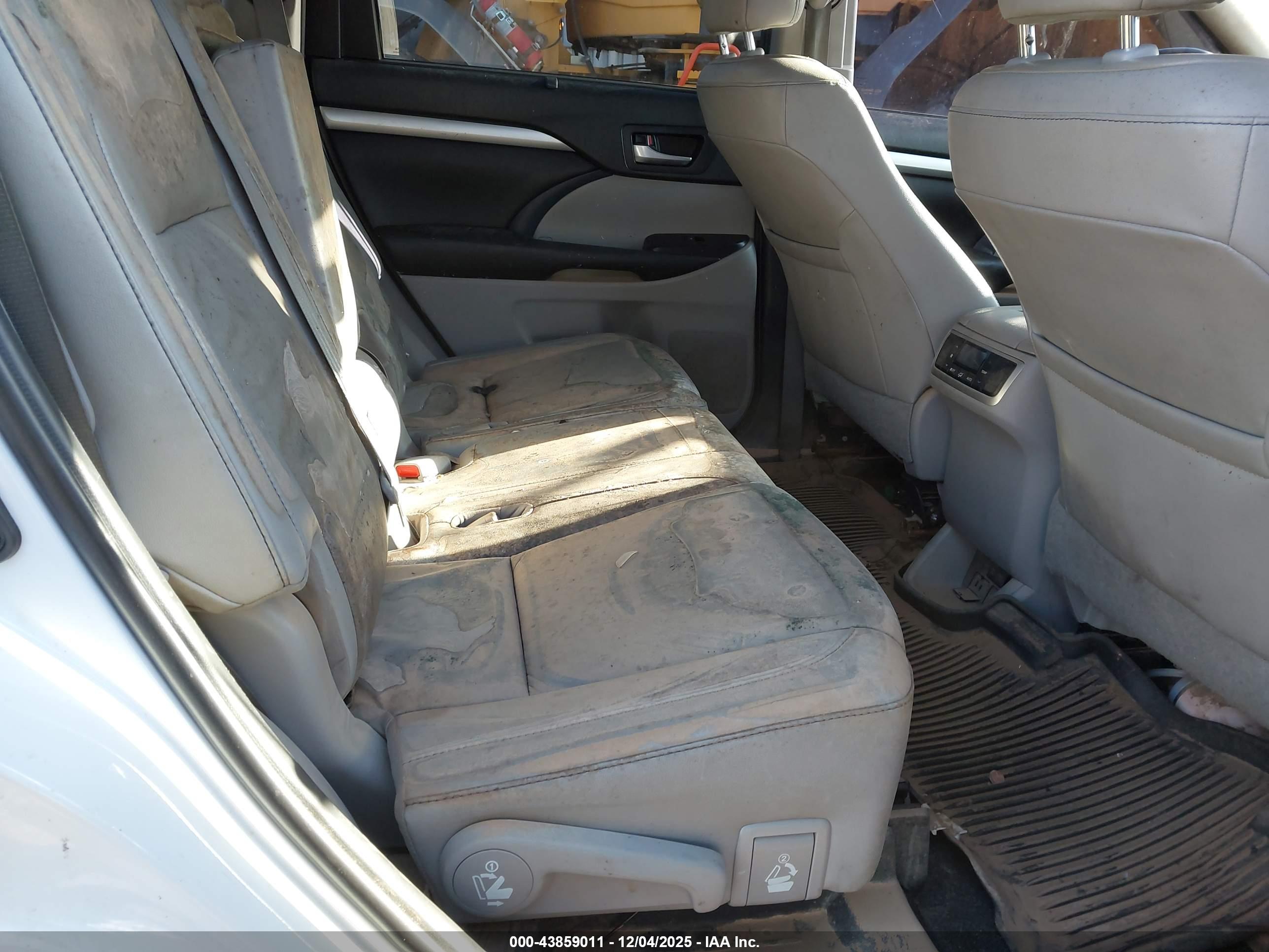 TOYOTA HIGHLANDER image 8