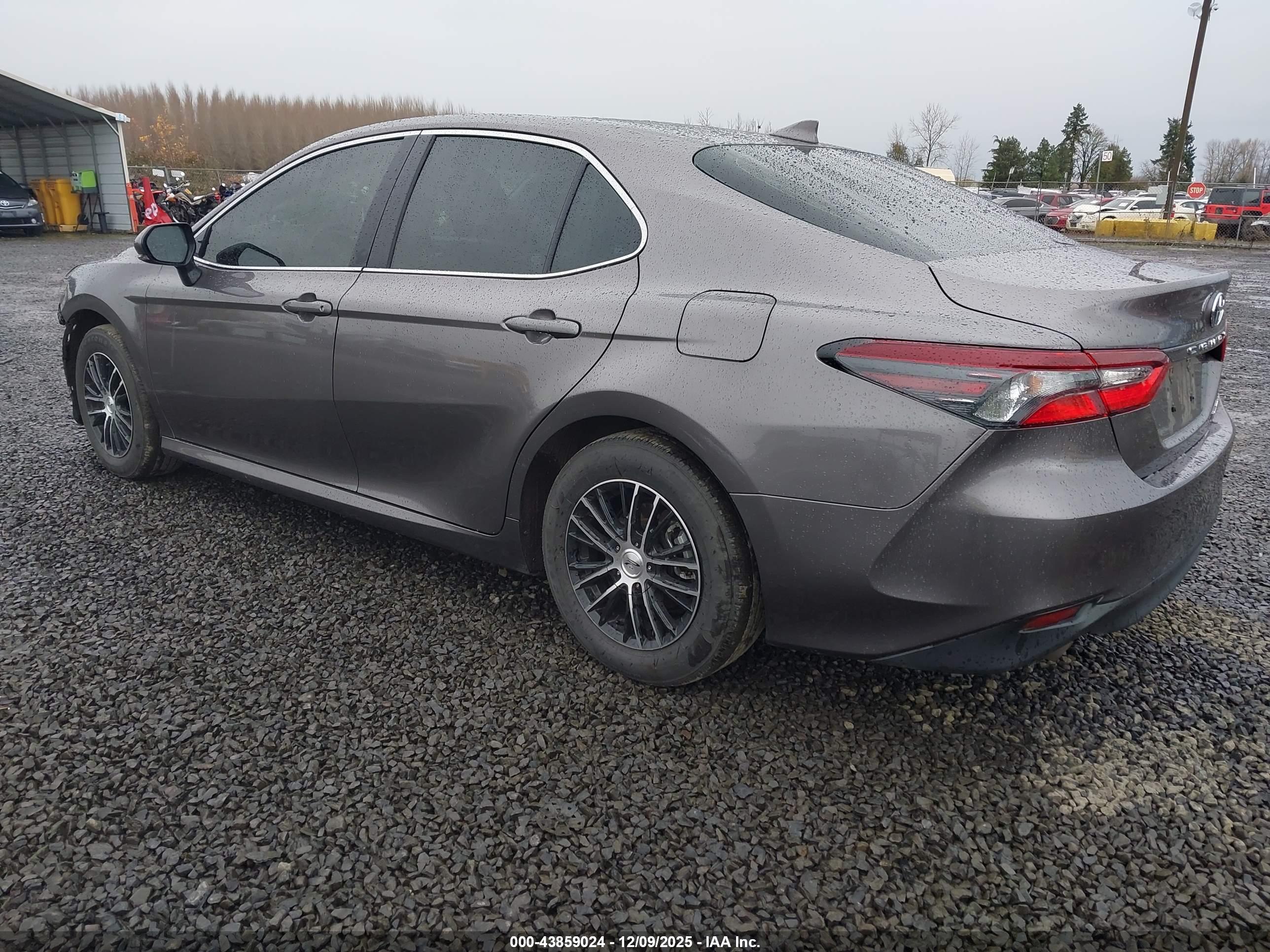TOYOTA CAMRY image 3