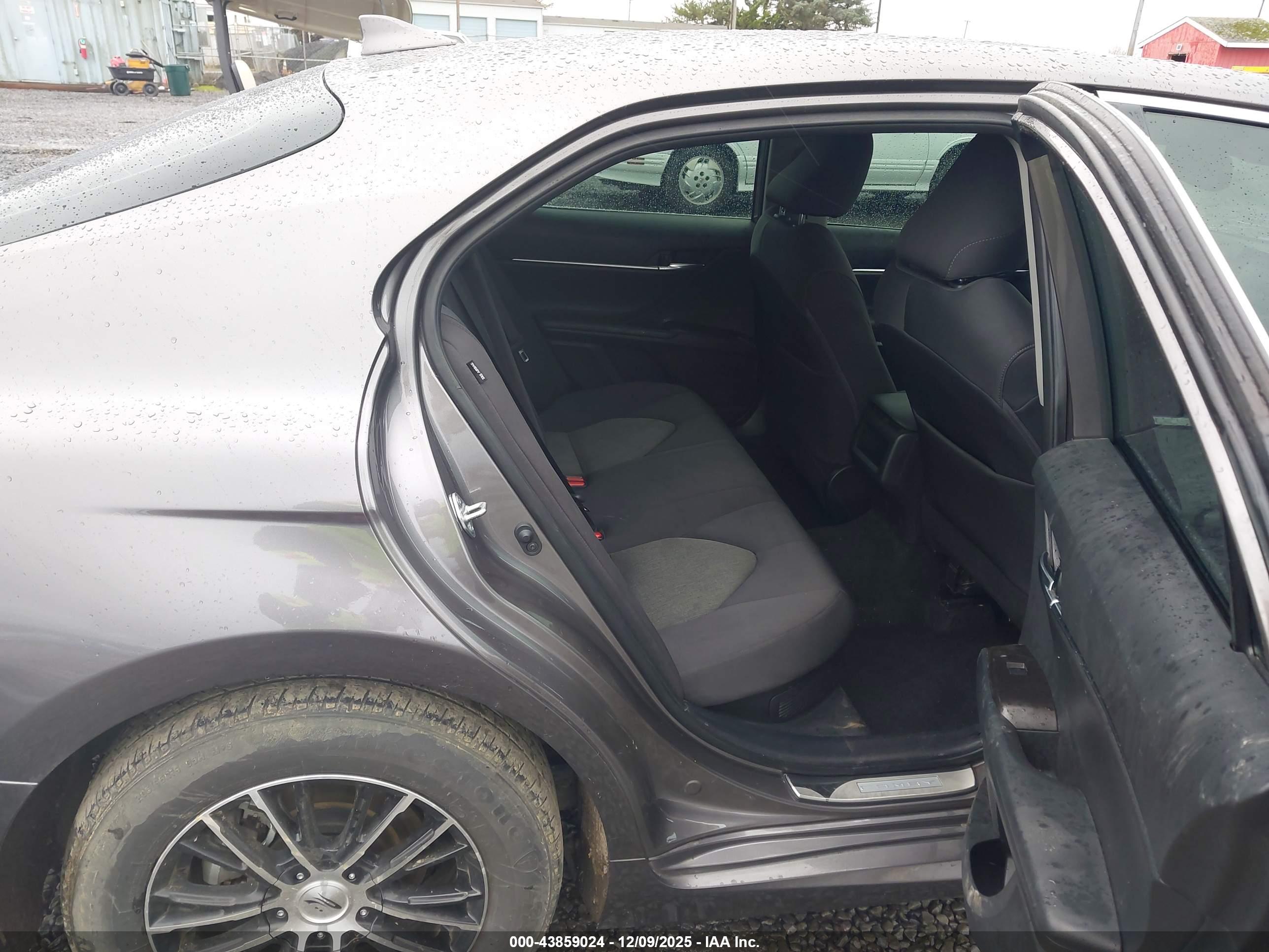 TOYOTA CAMRY image 8