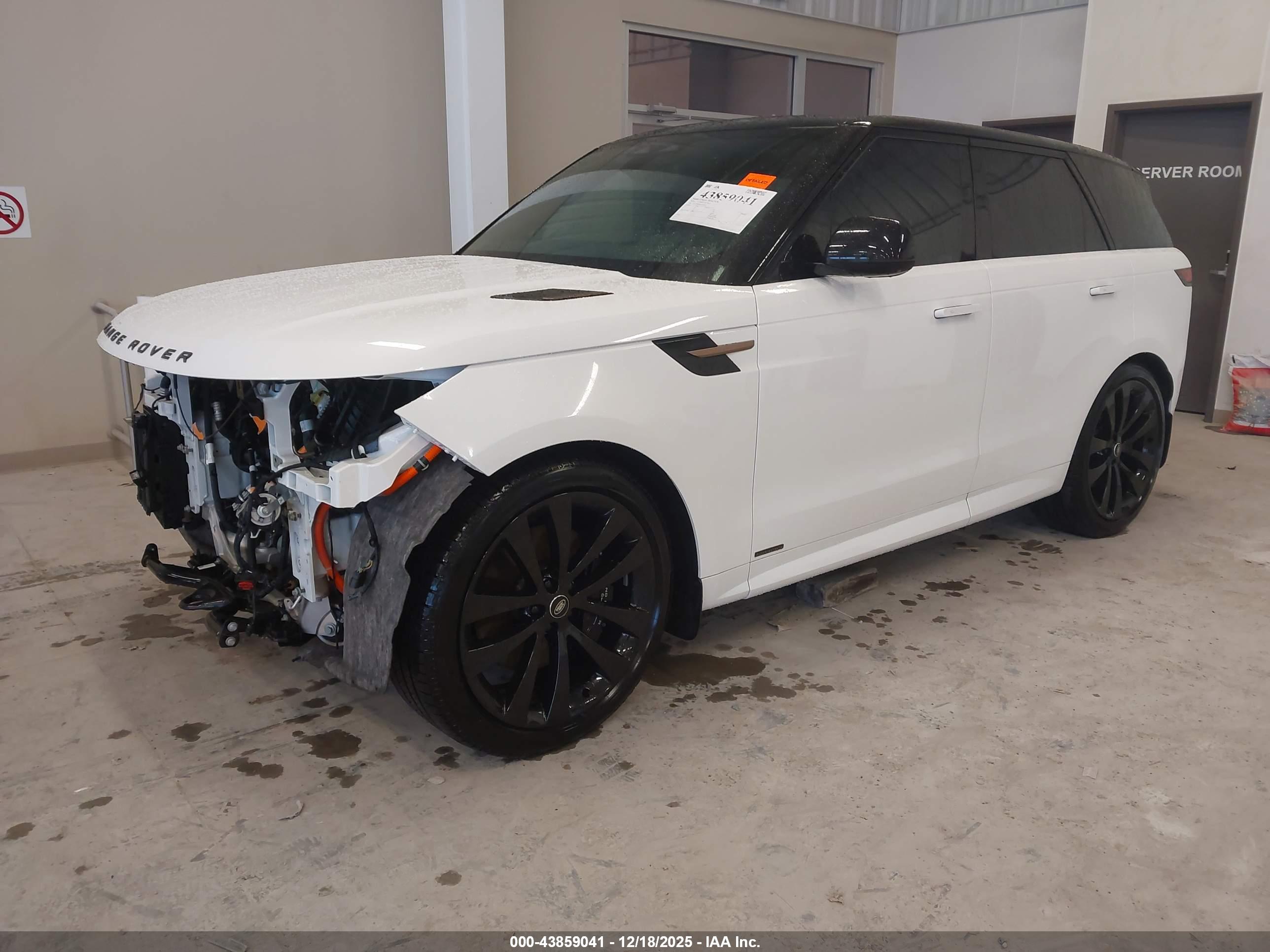 LAND ROVER image 2
