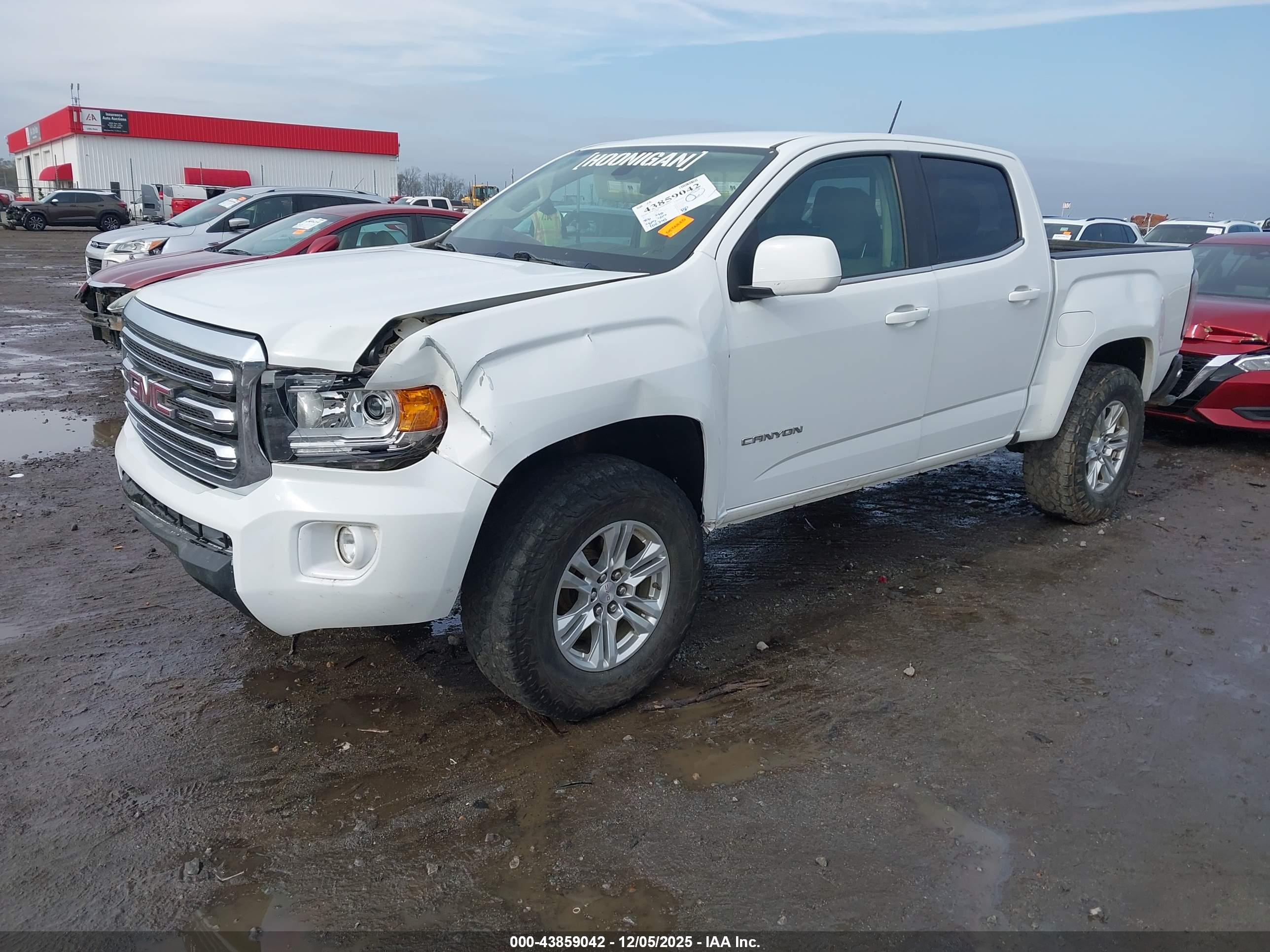 GMC CANYON image 2