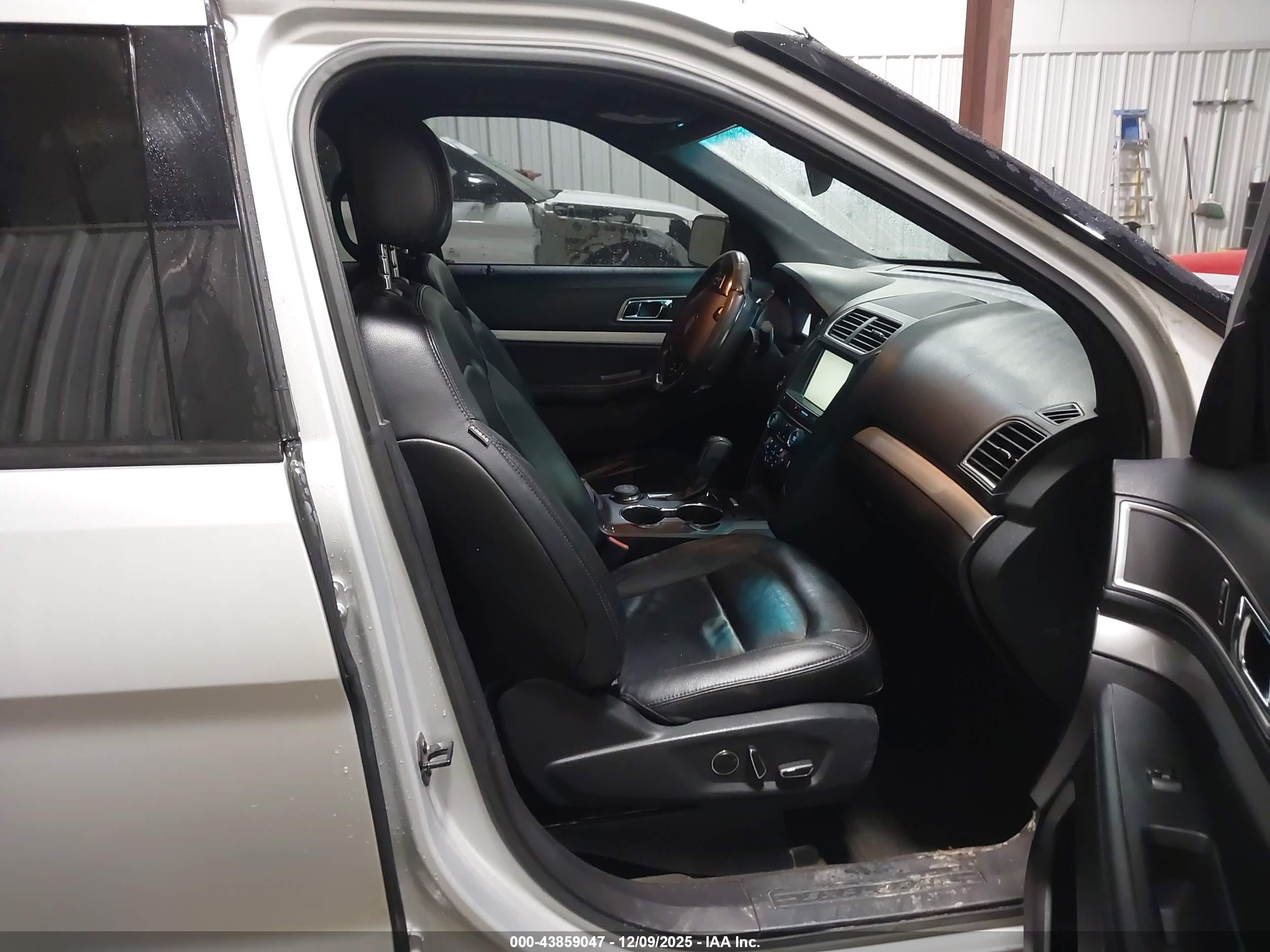 FORD EXPLORER image 5