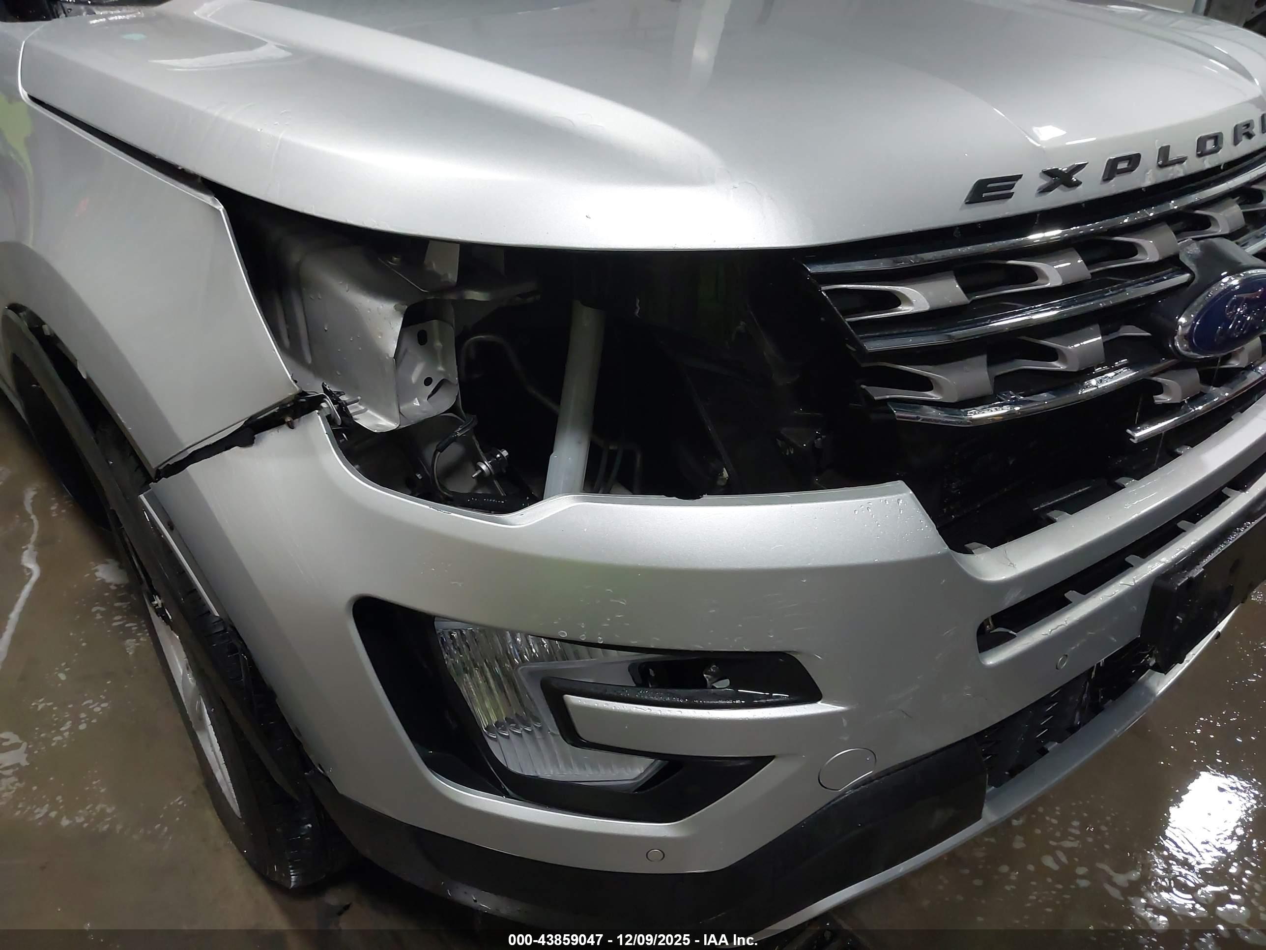 FORD EXPLORER image 6