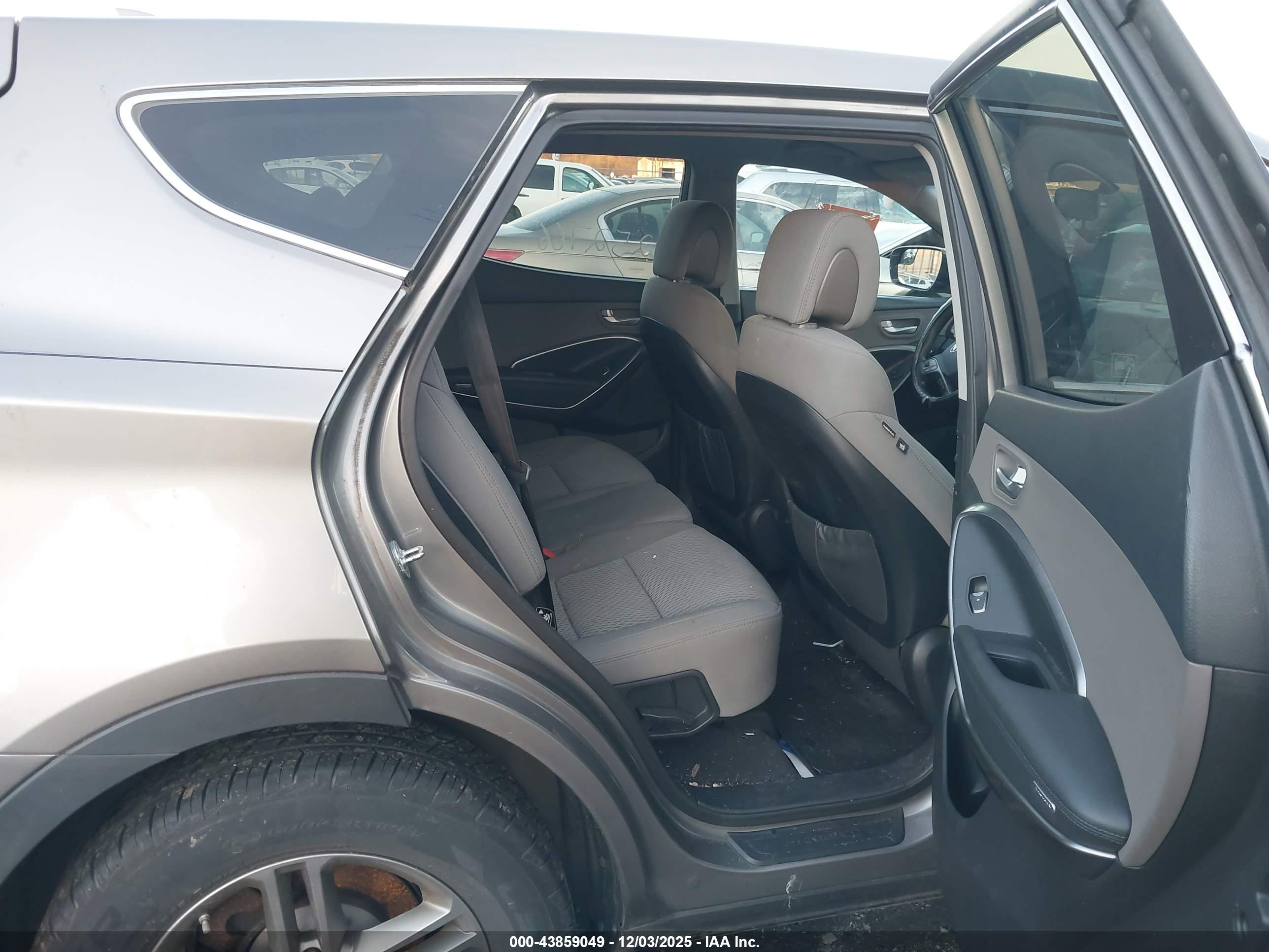 HYUNDAI SANTA image 8