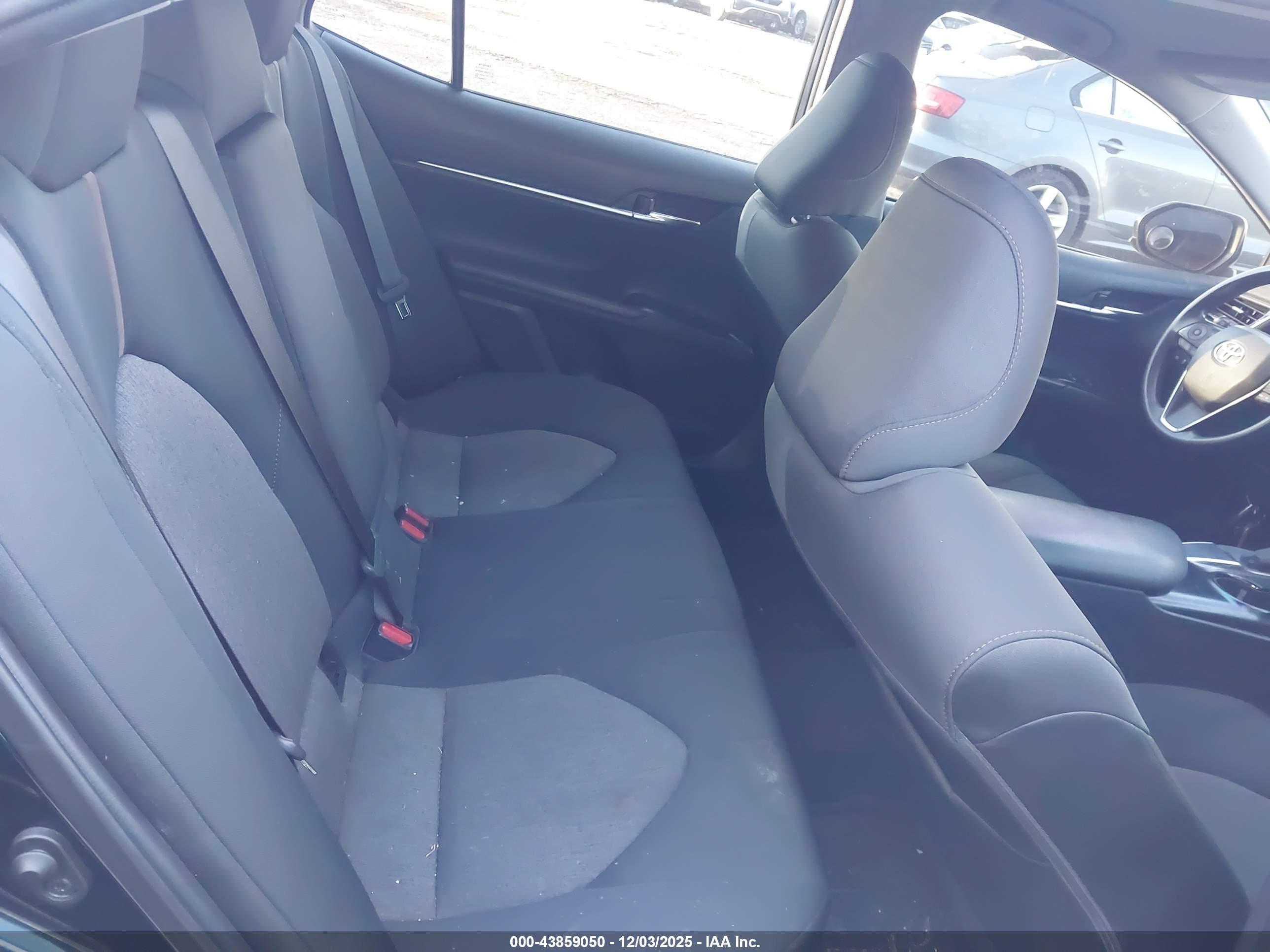 TOYOTA CAMRY image 8