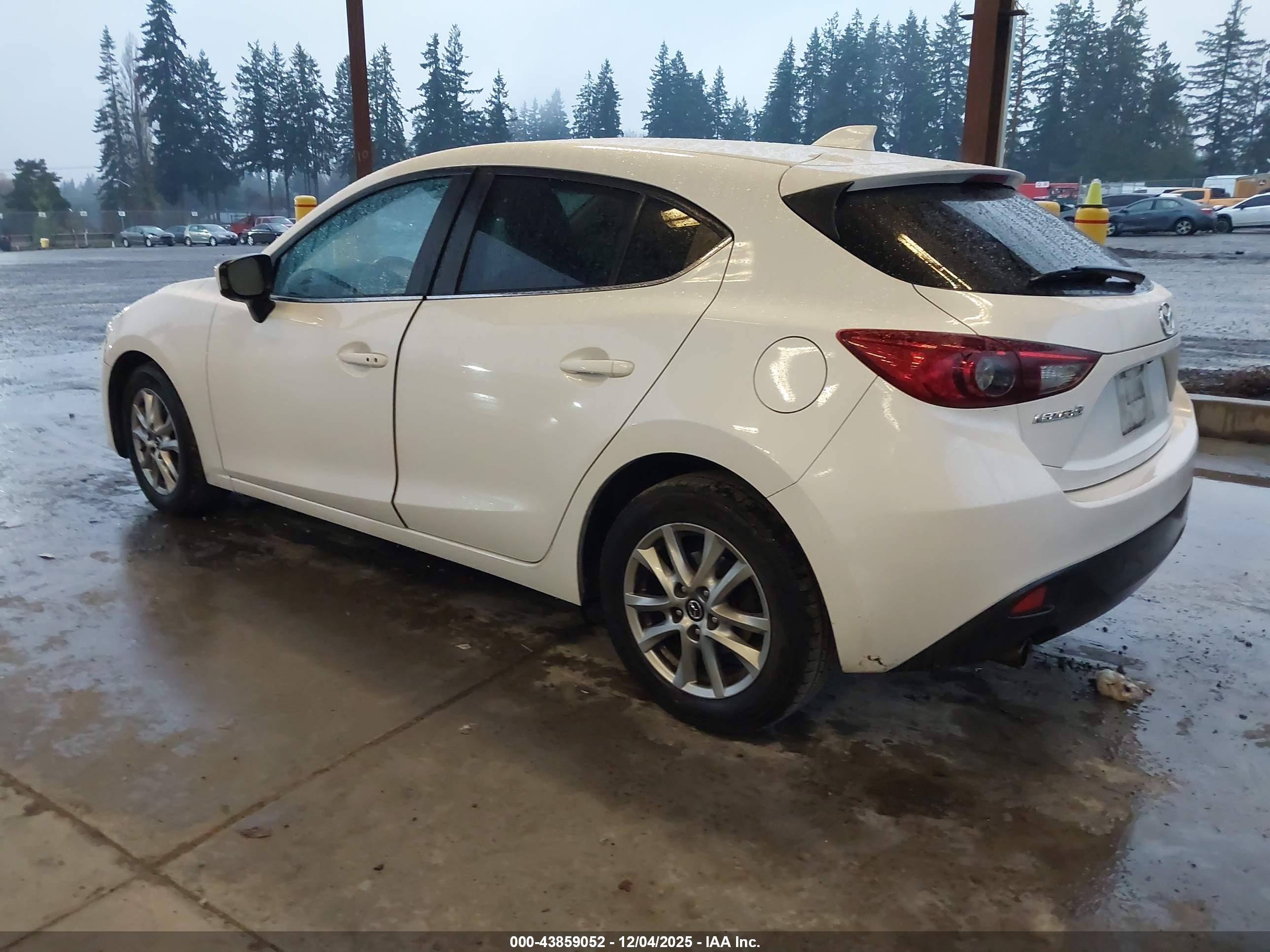 MAZDA MAZDA3 image 3