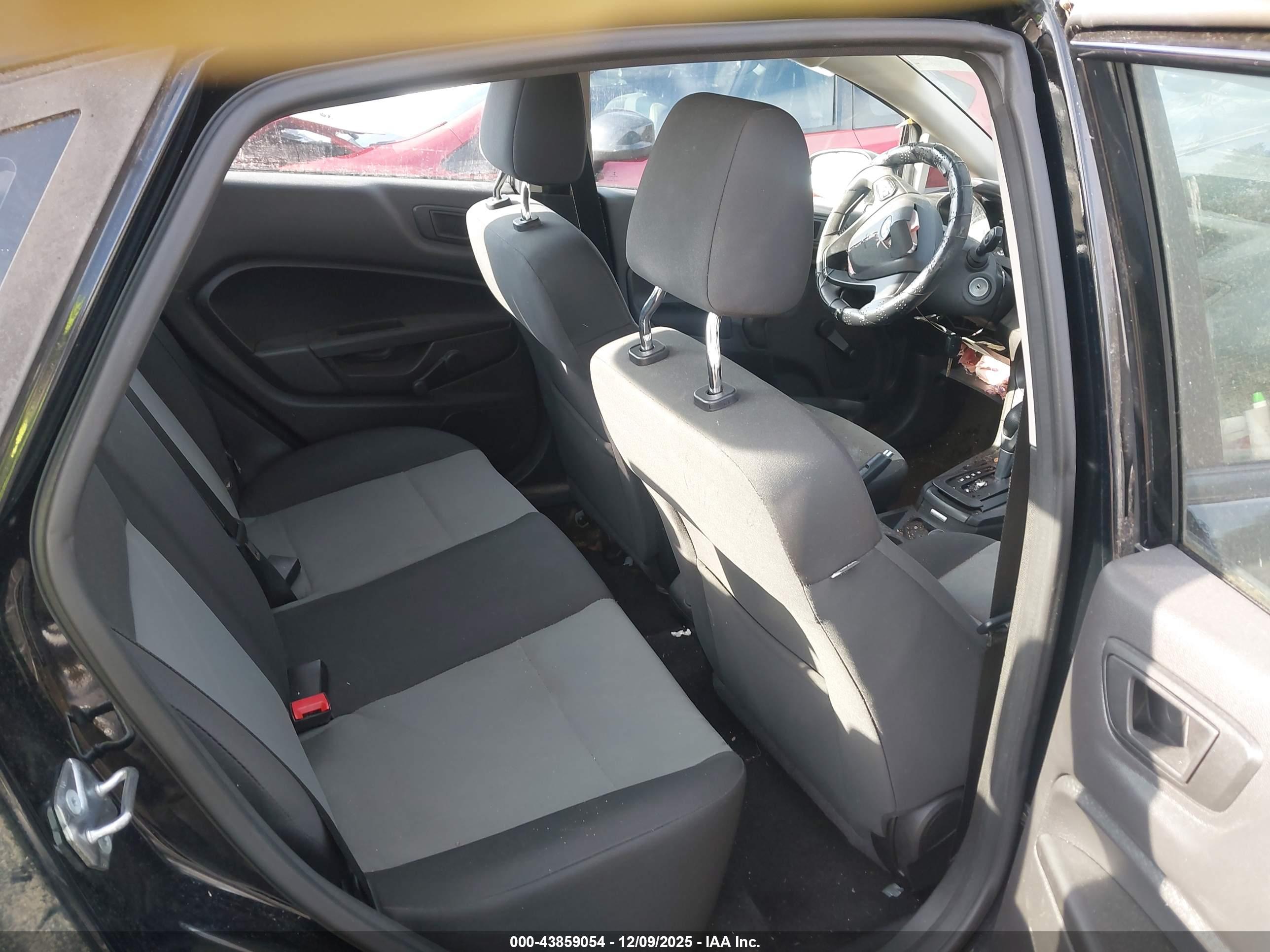 FORD FIESTA image 8