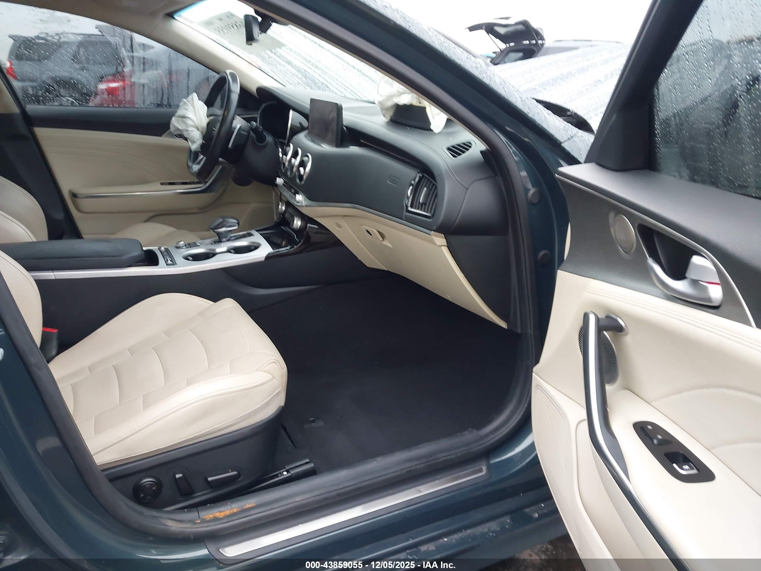 KIA STINGER image 5