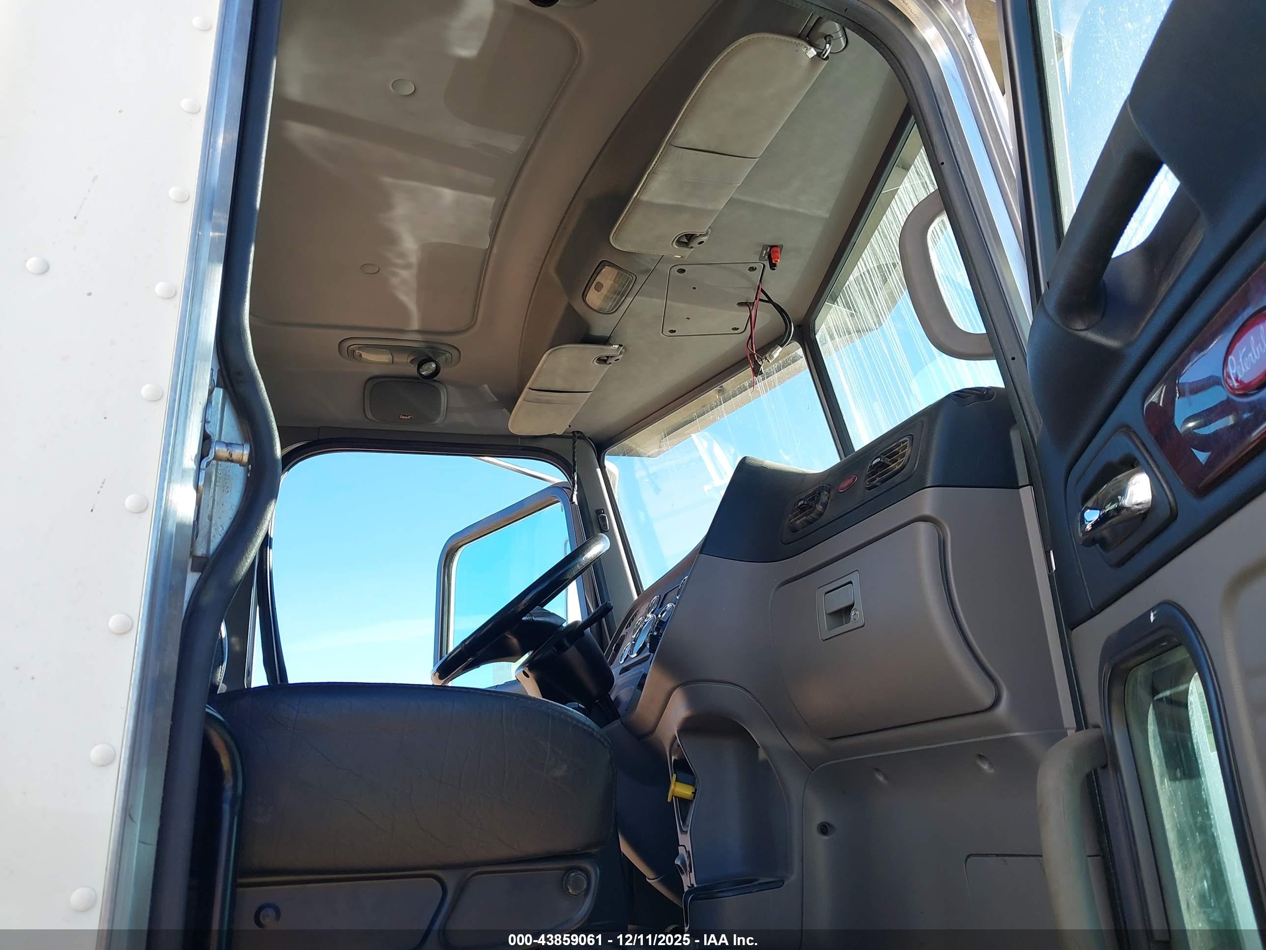 PETERBILT 367 image 7