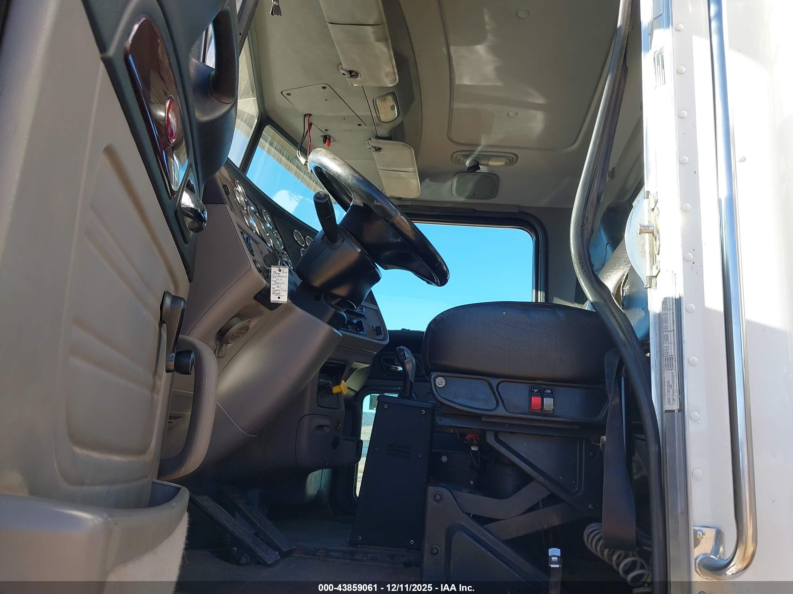 PETERBILT 367 image 8