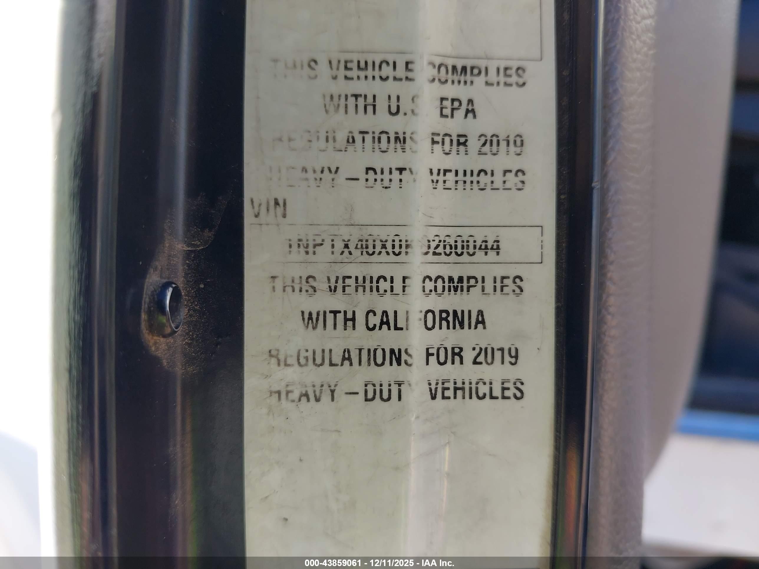 PETERBILT 367 image 9