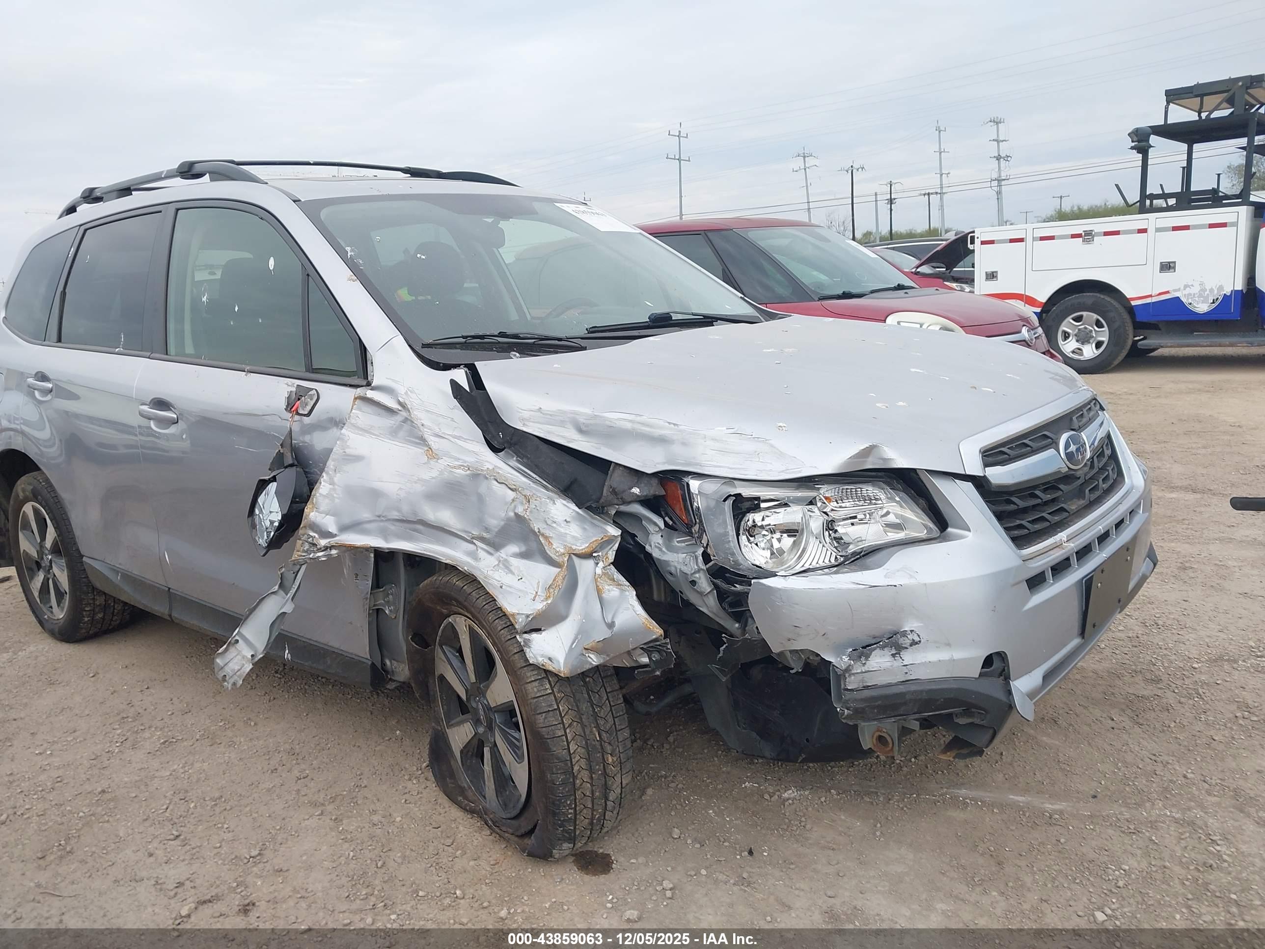 SUBARU FORESTER image 6