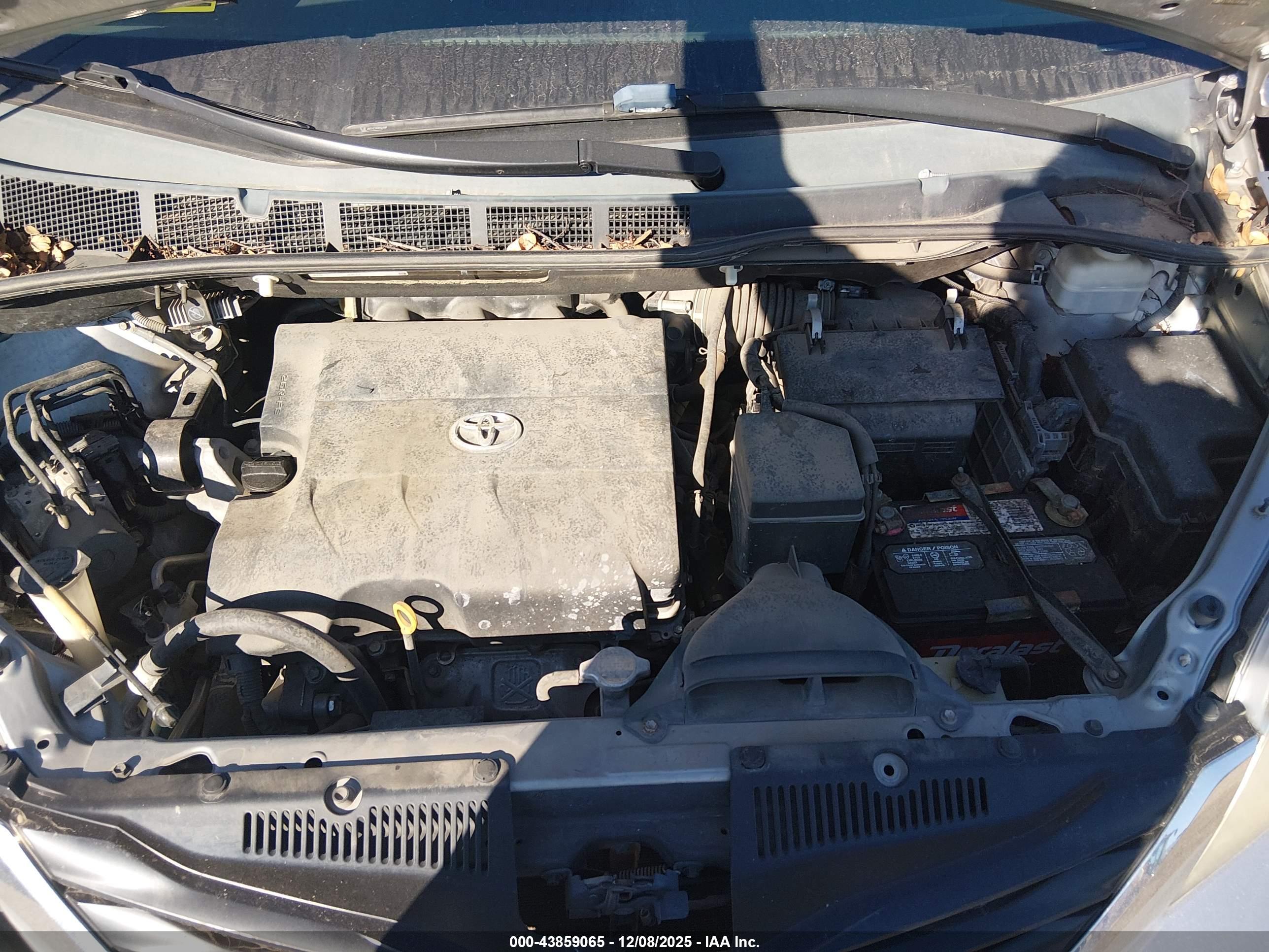 TOYOTA SIENNA image 10