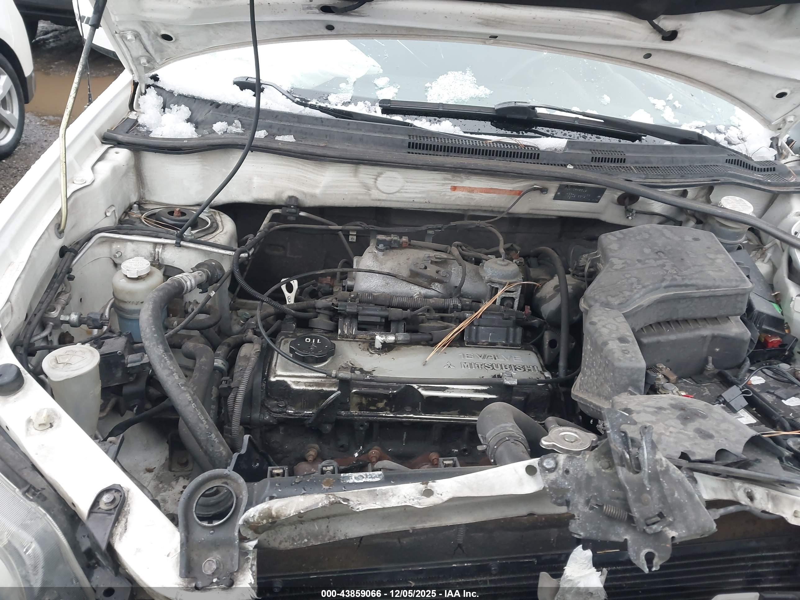 MITSUBISHI OUTLANDER image 10