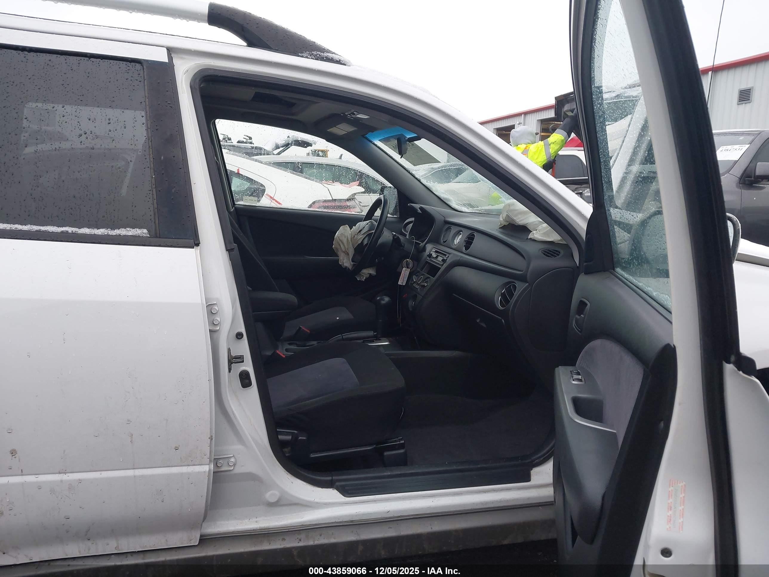 MITSUBISHI OUTLANDER image 5